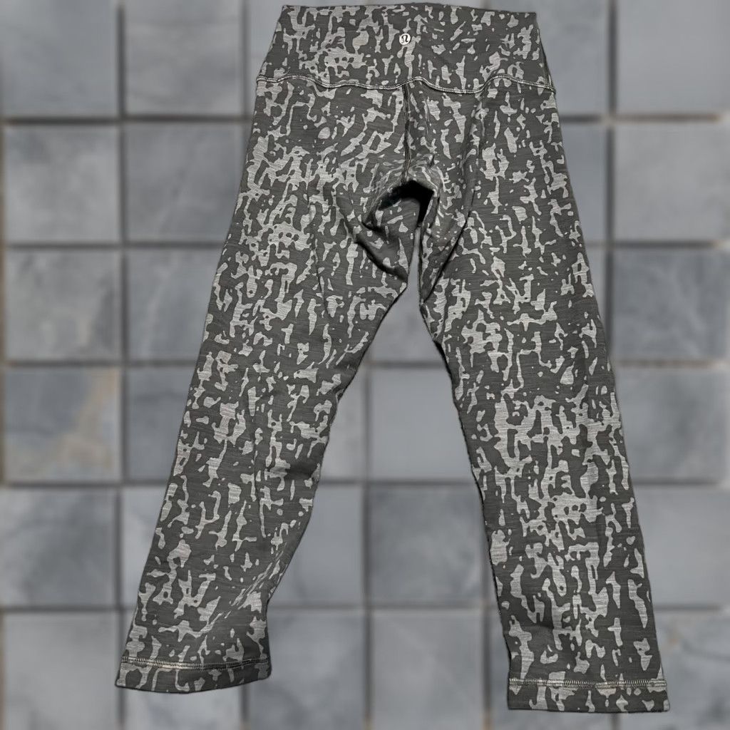 Lululemon Lululemon Leggings Pants Wunder Train High Rise Crop Animal Gray Womens 6 Size 28" / US 6 / IT 42 - 1 Thumbnail