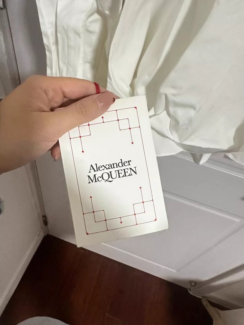 Alexander McQueen Alexander McQUEEN size 42 White deconstructive shirt 2505- Size L / US 10 / IT 46 - 4 Thumbnail