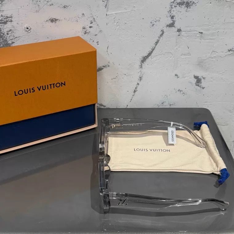 Louis Vuitton LV transparent frame sunnies new with box Size ONE SIZE - 2 Thumbnail