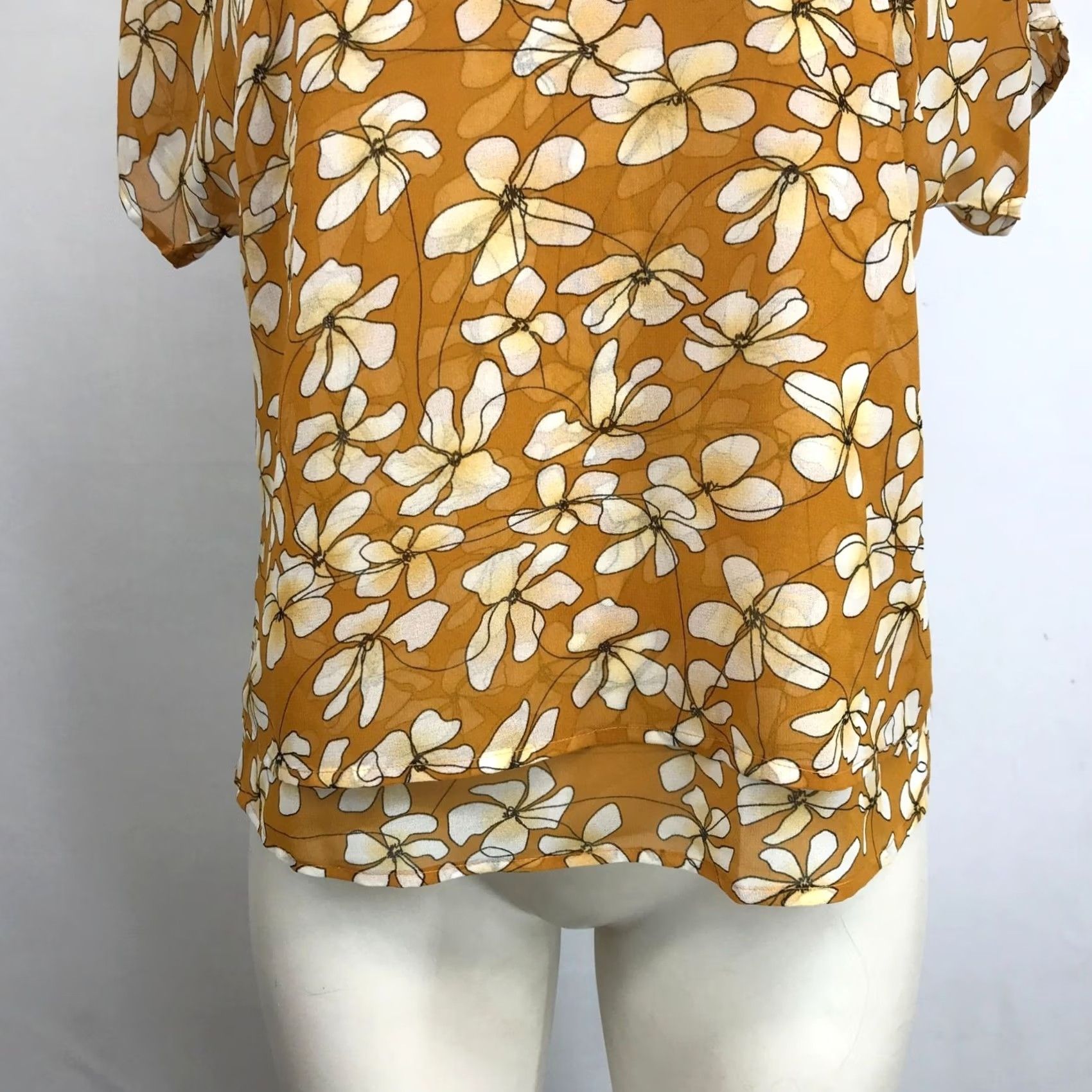 Vintage CABI Womens XS Mustard Floral Short Sleeve V Neck Top Shirt Size XS / US 0-2 / IT 36-38 - 3 Thumbnail