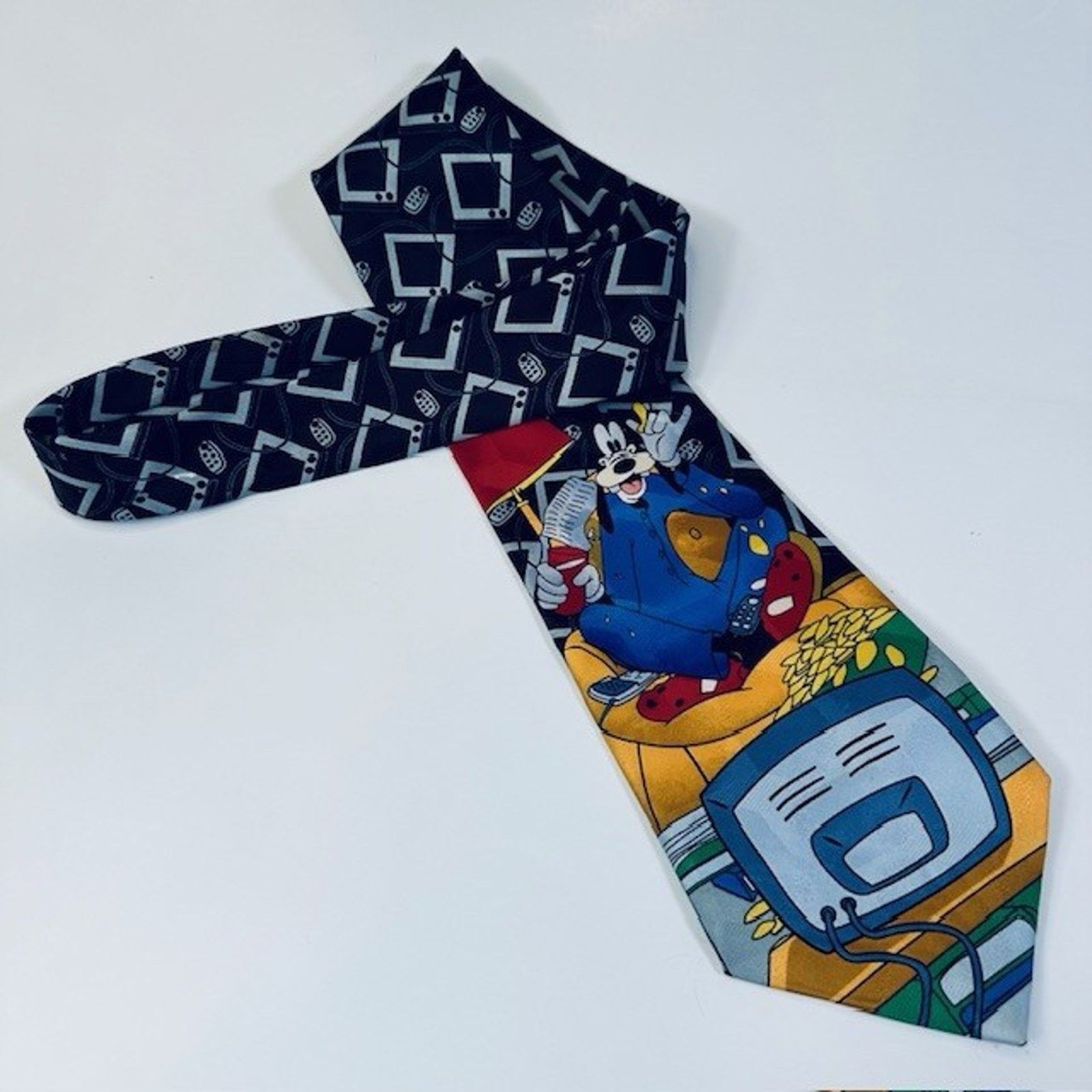 Disney Micky Unlimited Disney Men's Neck Tie Goofy Gaming Polyester Size ONE SIZE - 5 Thumbnail