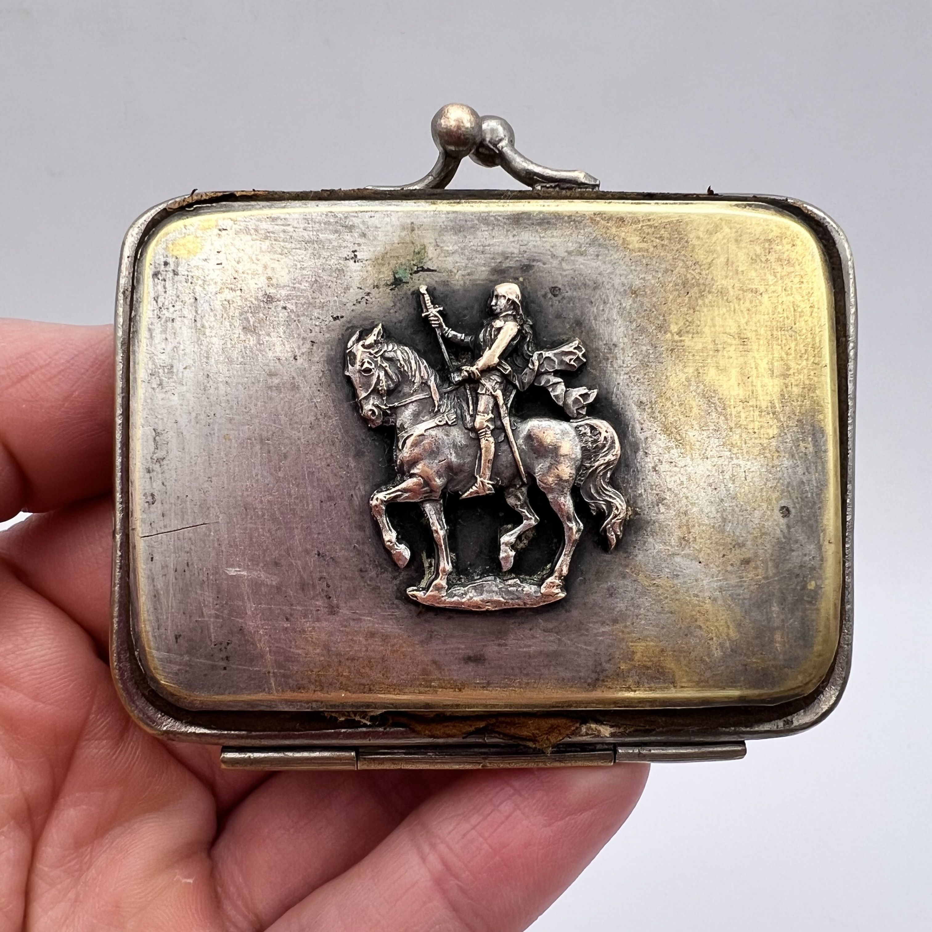 Vintage Antique Brass Coin Purse Gold Plated Knight Horse Motif Size ONE SIZE - 7 Thumbnail