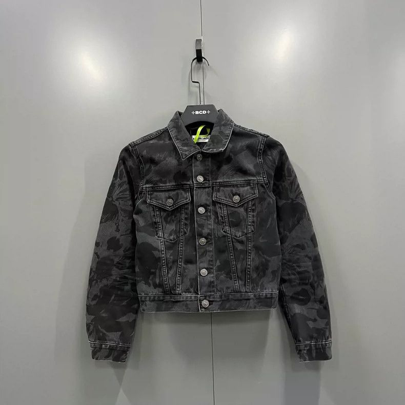Balenciaga Balenciaga size 36 Grey Collar Printed Denim Jacket Size S / US 4 / IT 40 - 1 Thumbnail
