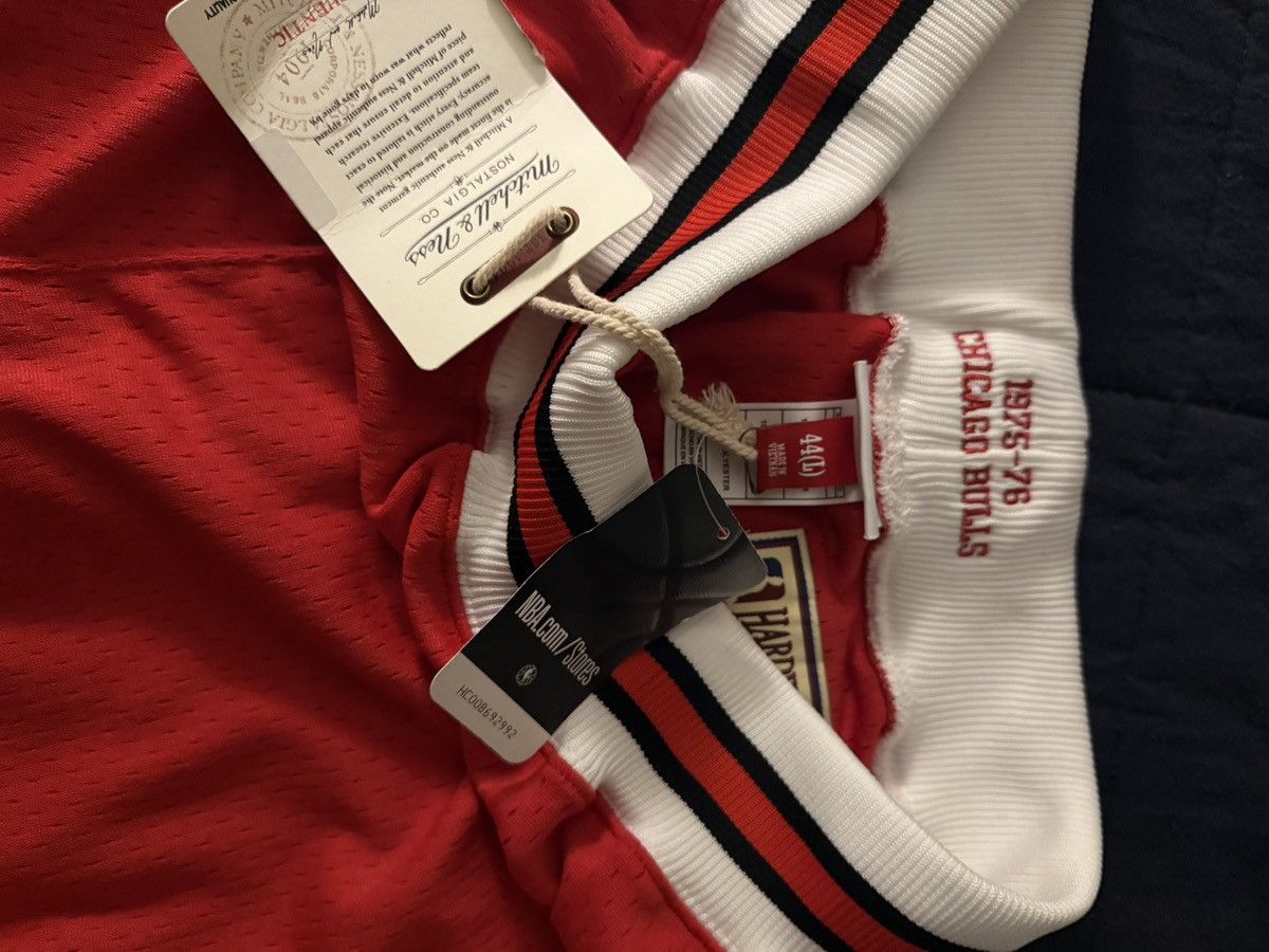 Mitchell & Ness Mitchell & Ness Authentic Bulls Shorts Size US 36 / EU 52 - 3 Thumbnail