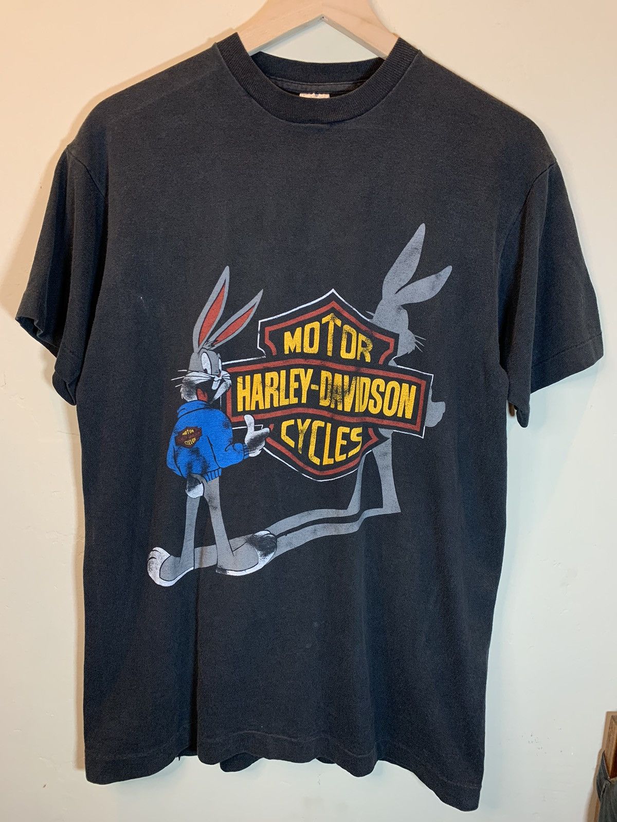 Harley Davidson × Vintage × Warner Bros *RARE* Vintage 80’s Harley Davidson Bugs Bunny Looney Shirt Size US L / EU 52-54 / 3 - 1 Thumbnail
