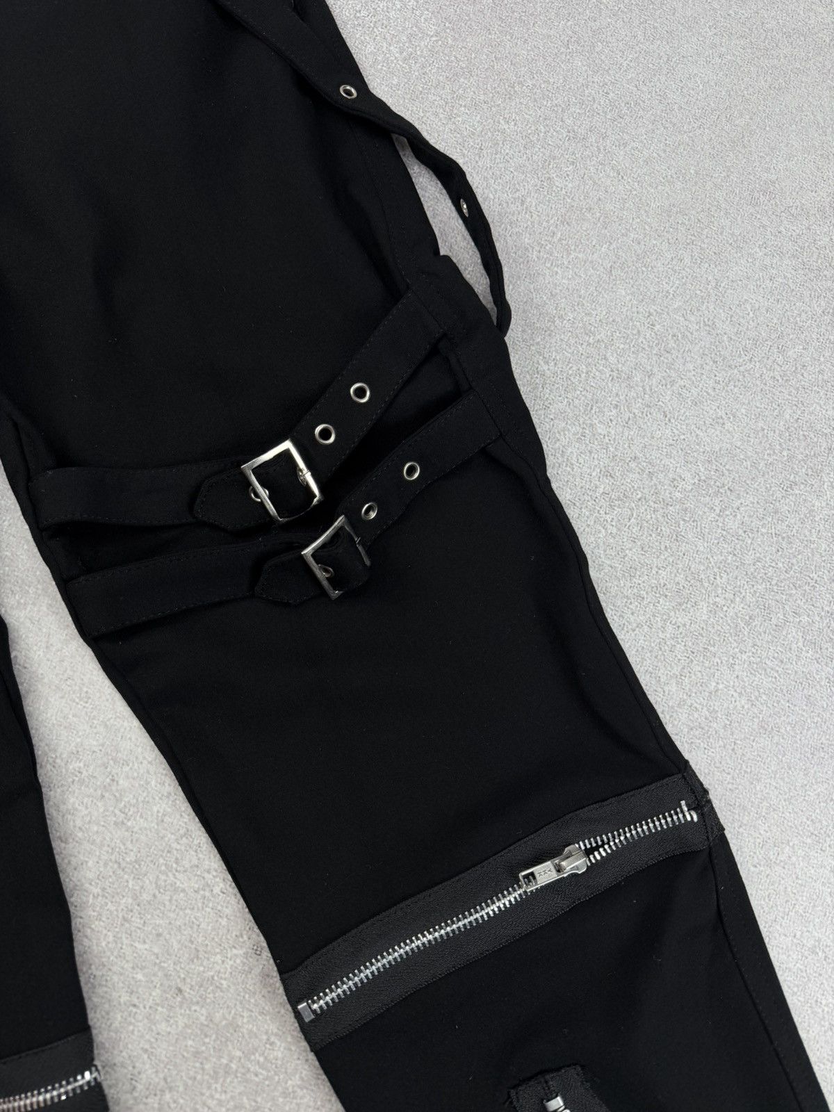Japanese Brand Gothicana Gothic Black Buckle Zip Pants Unisex Size 30x32 Size US 30 / EU 46 - 4 Thumbnail