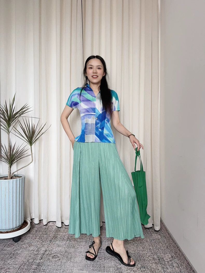Issey Miyake Issey Miyake size:3 Green pleated skirt Size 22" - 1 Thumbnail