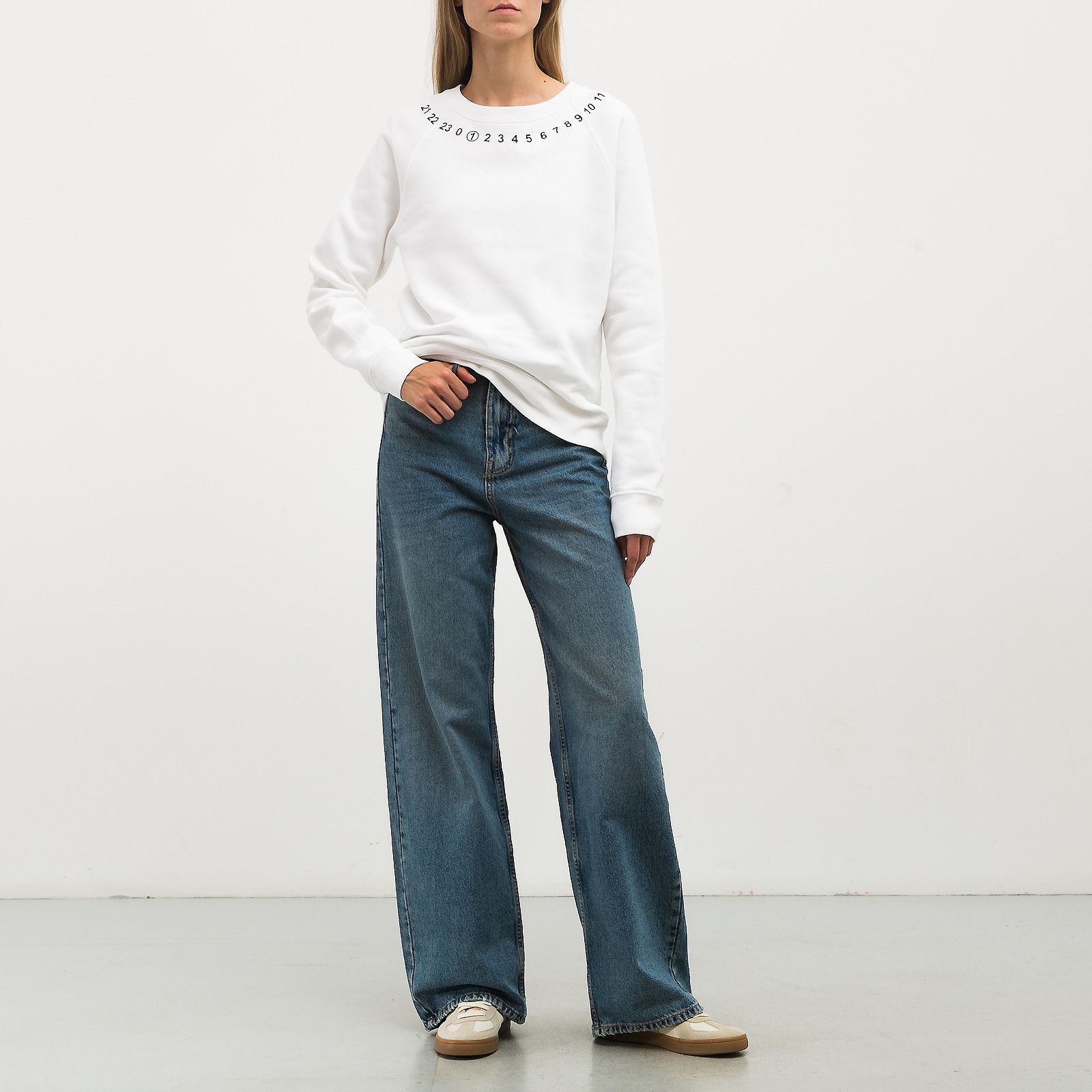 Maison Margiela oc11z1225 Logo Sweatshirt in White Size L / US 10 / IT 46 - 3 Thumbnail