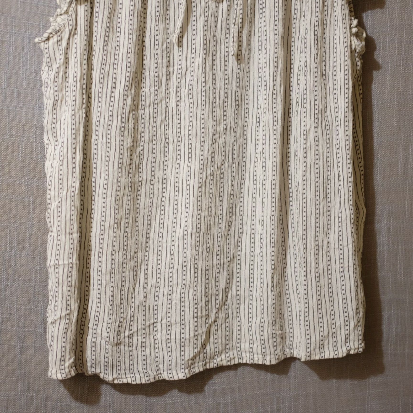 Old Navy Old Navy Blouse Shirt Women's L Tall Ivory/Grey RuffleTop Spuer Soft Lightweight Knit V-Neck Short Sleeve Bohemian Regular Size Type: Tall Size L / US 10 / IT 46 - 3 Thumbnail
