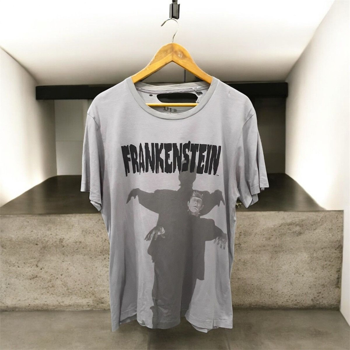 Uniqlo Tshirt Frankenstein Uniqlo Size US L / EU 52-54 / 3 - 1 Thumbnail