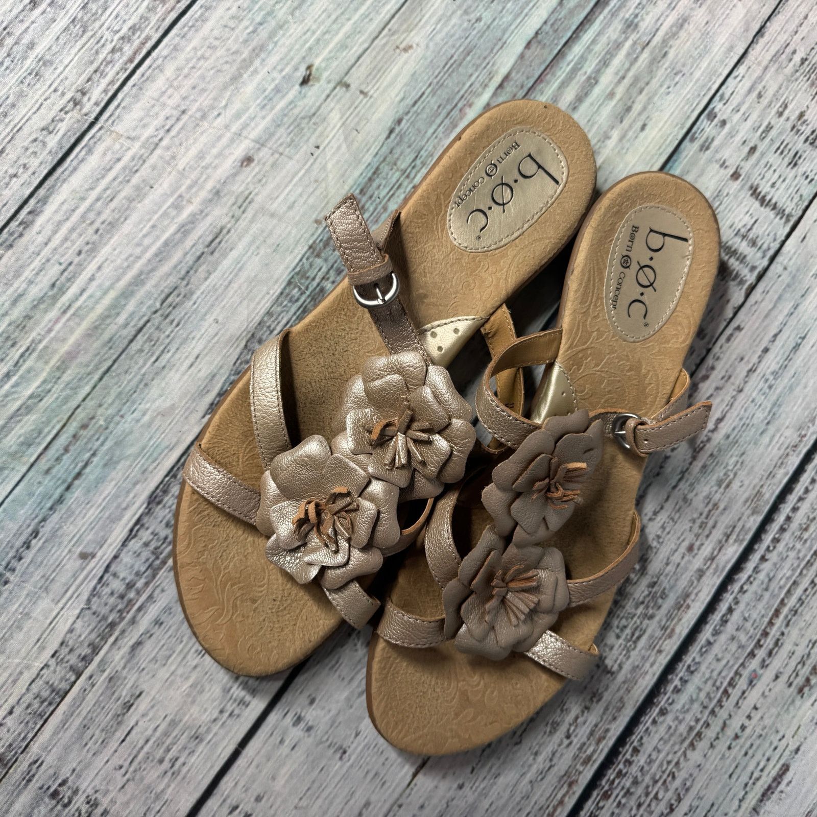 Born B.O.C. Born Concept Metallic Gold Flower Sandals Women's 11 Size US 11 / IT 41 - 2 Thumbnail