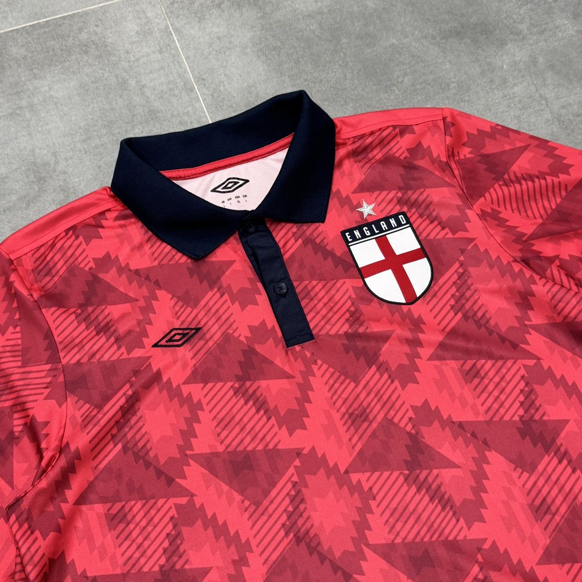 Umbro Umbro England National Team 2018 Retro Soccer Jersey Size L Size US L / EU 52-54 / 3 - 6 Thumbnail