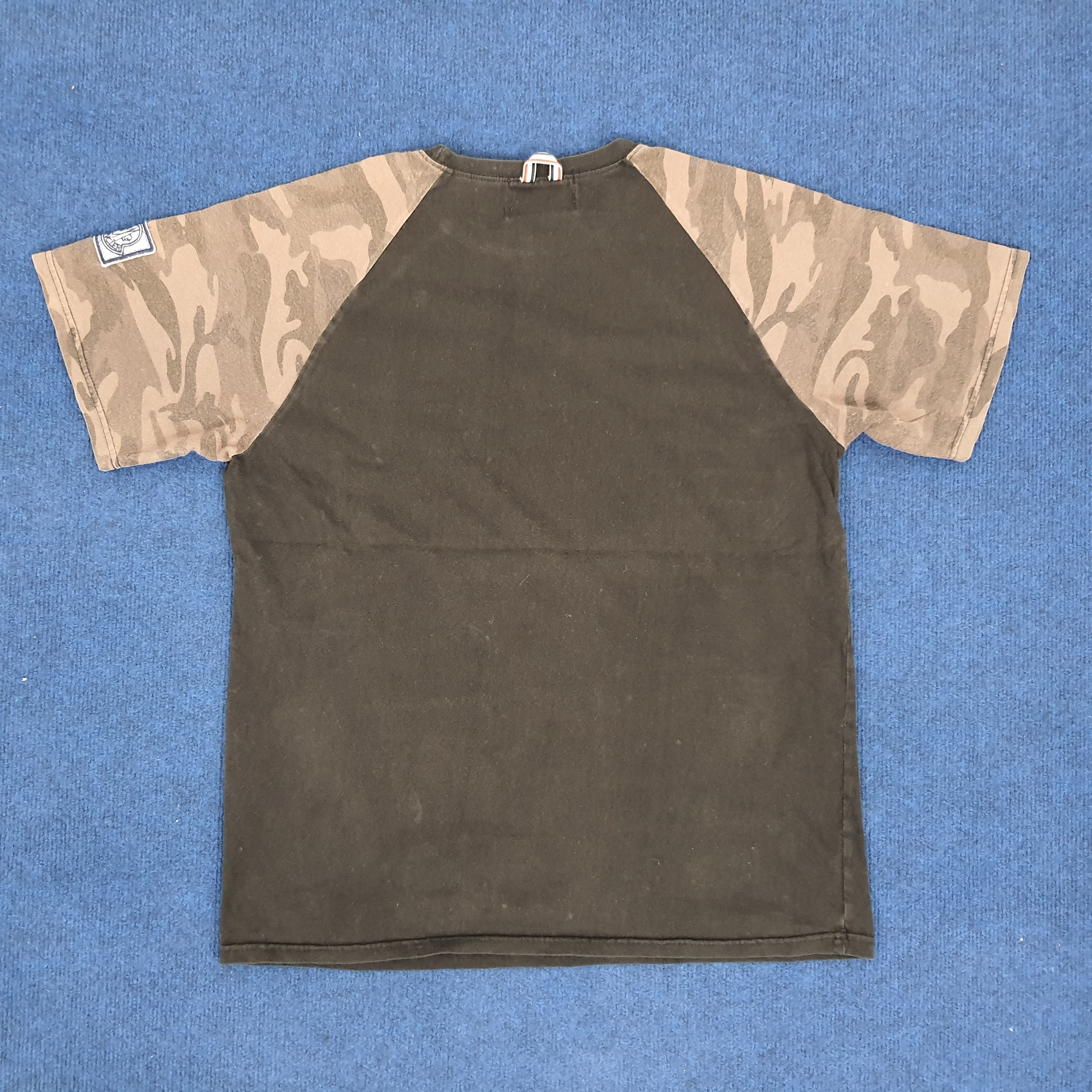 Vintage Vintage MONCLER Camo Military Style Tshirt Size US M / EU 48-50 / 2 - 2 Thumbnail