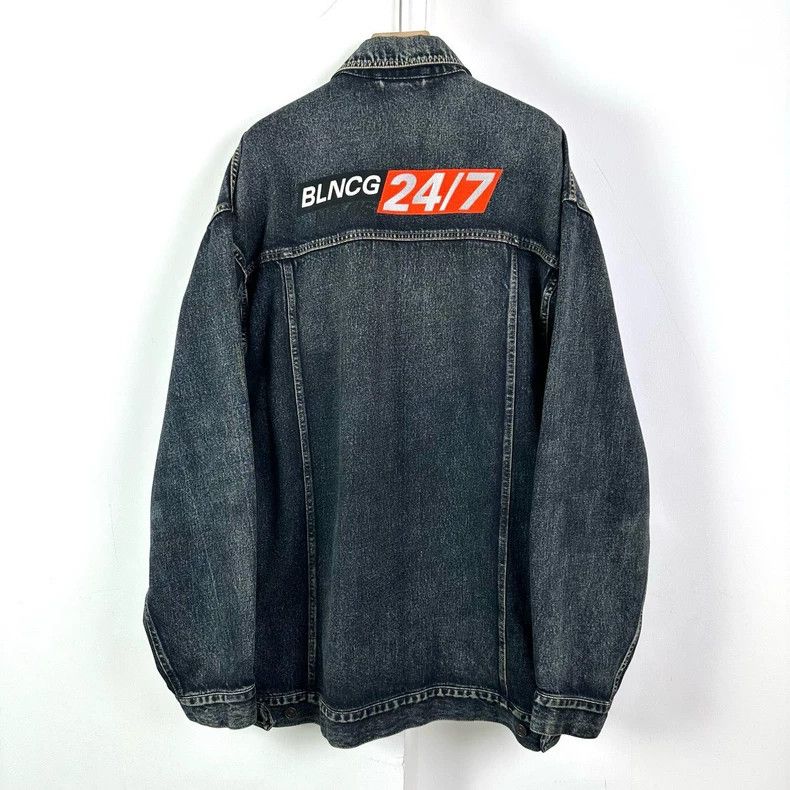 Balenciaga Balenciaga size 44 News embroidered logo denim jacket Size US S / EU 44-46 / 1 - 2 Thumbnail