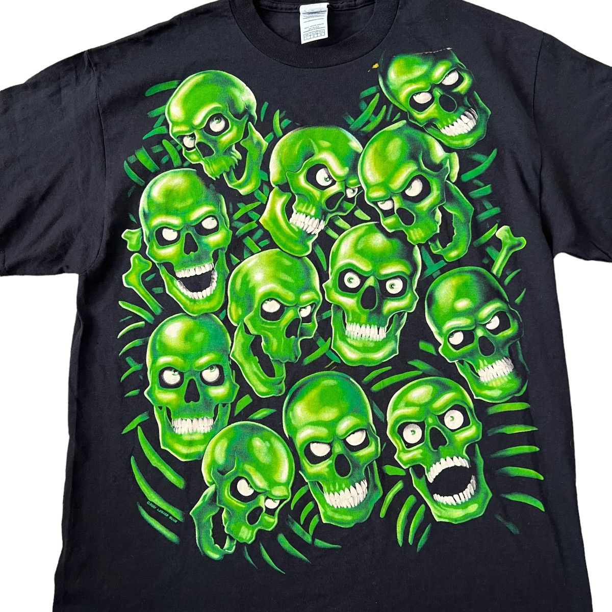 Liquid Blue Vintage Liquid Blue Skull Pile Tee Size US L / EU 52-54 / 3 - 4 Thumbnail