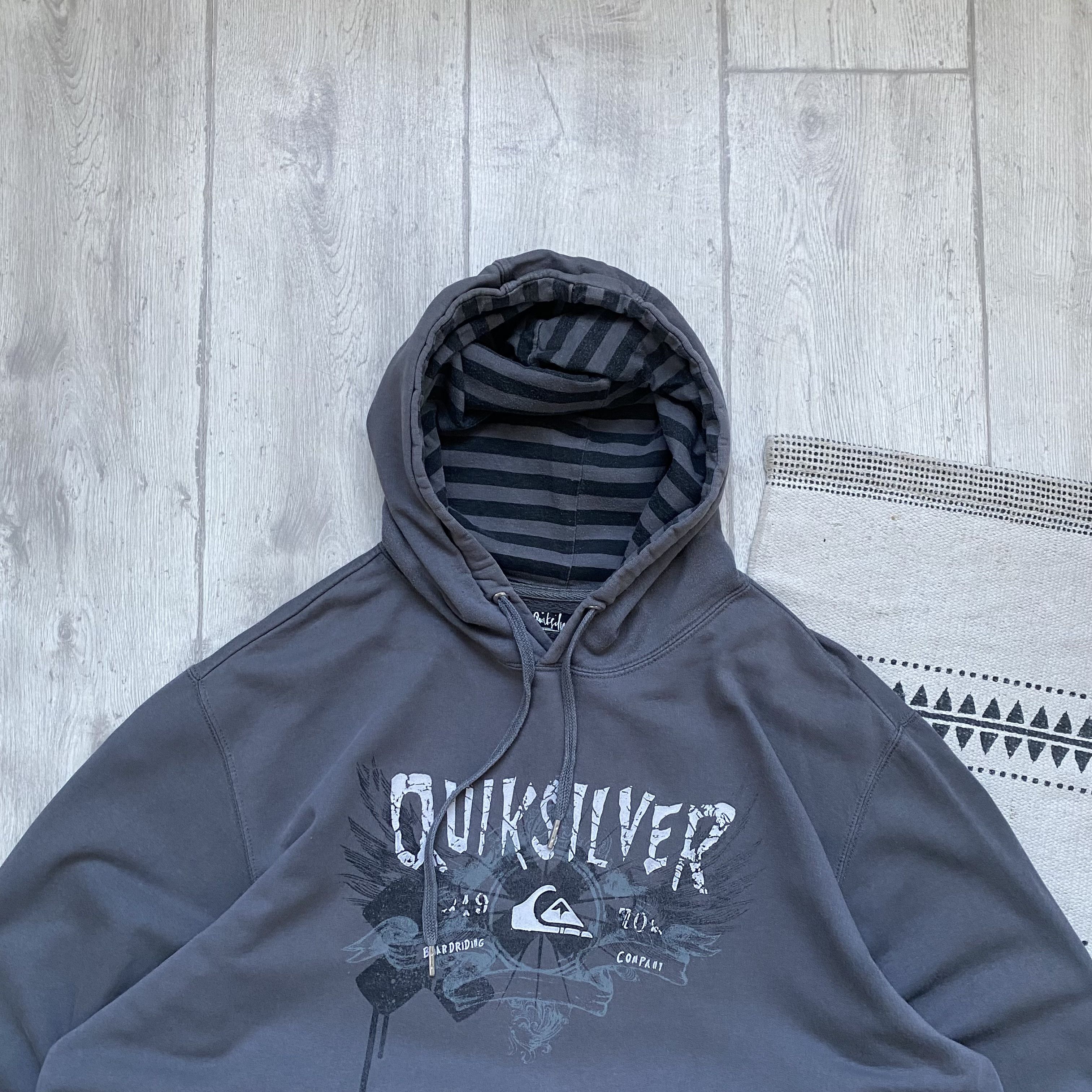 Quiksilver 🏄🏼‍♂️Thrashed Vintage 90s Quiksilver hoodie center logo Size US XL / EU 56 / 4 - 2 Thumbnail