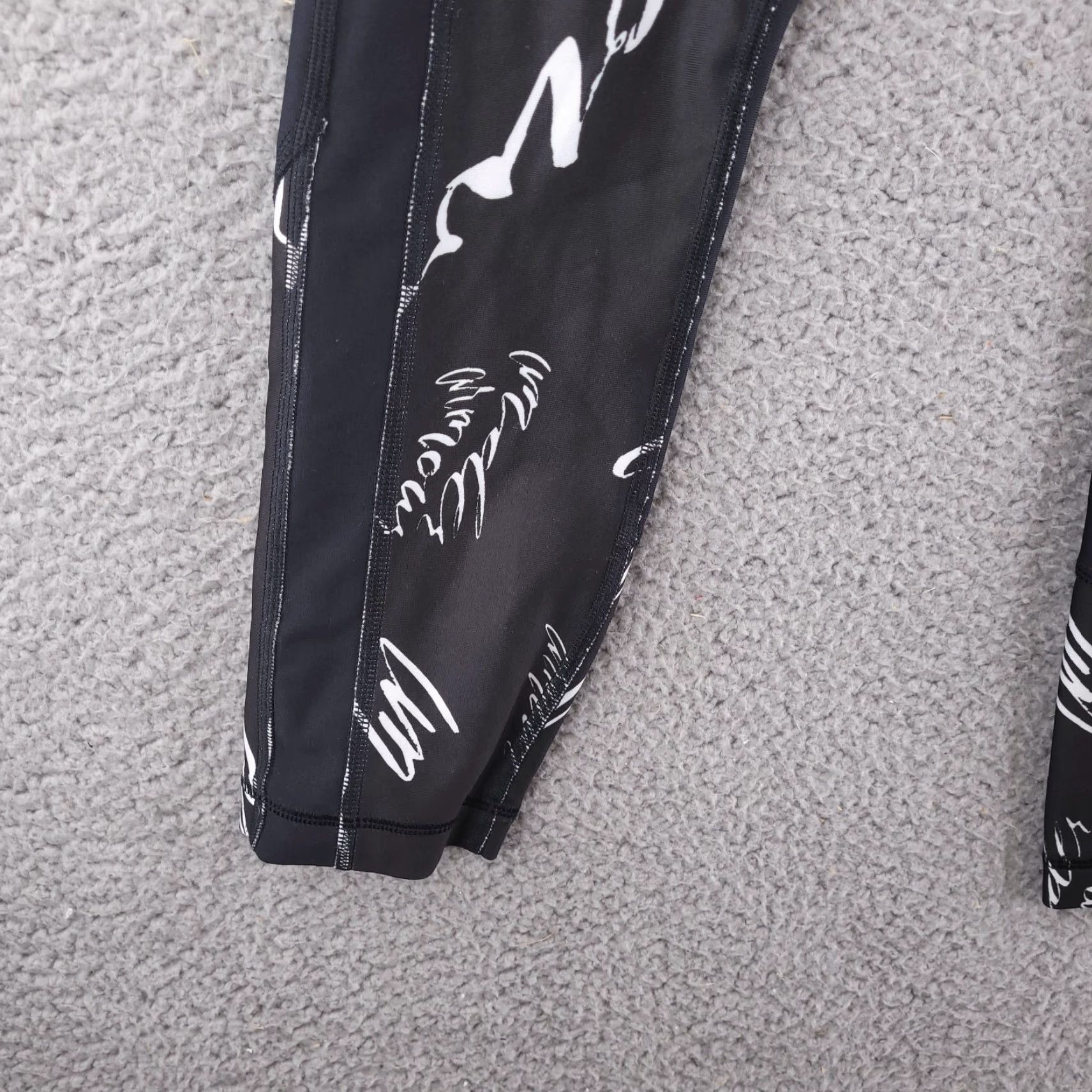 Under Armour Under Armour Leggings Womens Small Black Ankle Cropped Solid Type Leggings Womens Small Black Casual Activewear Mens Size 28" / US 6 / IT 42 - 3 Thumbnail