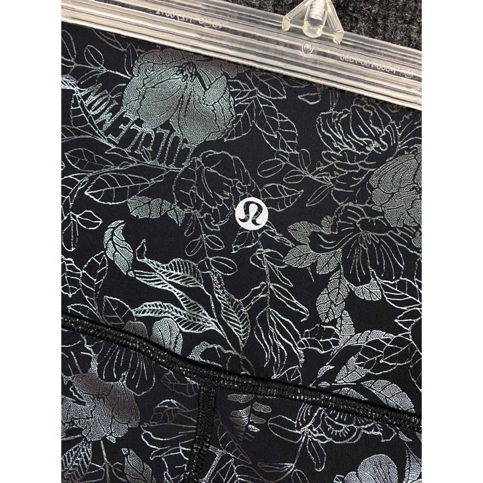 Lululemon Lululemon Wunder Under High Rise Tight 6 Yoga Pants Shine Floral All Over Print Womens Skinny Black 6 Inseam 25 in Cropped Stretch Moisture Wicking Size 28" / US 6 / IT 42 - 3 Thumbnail