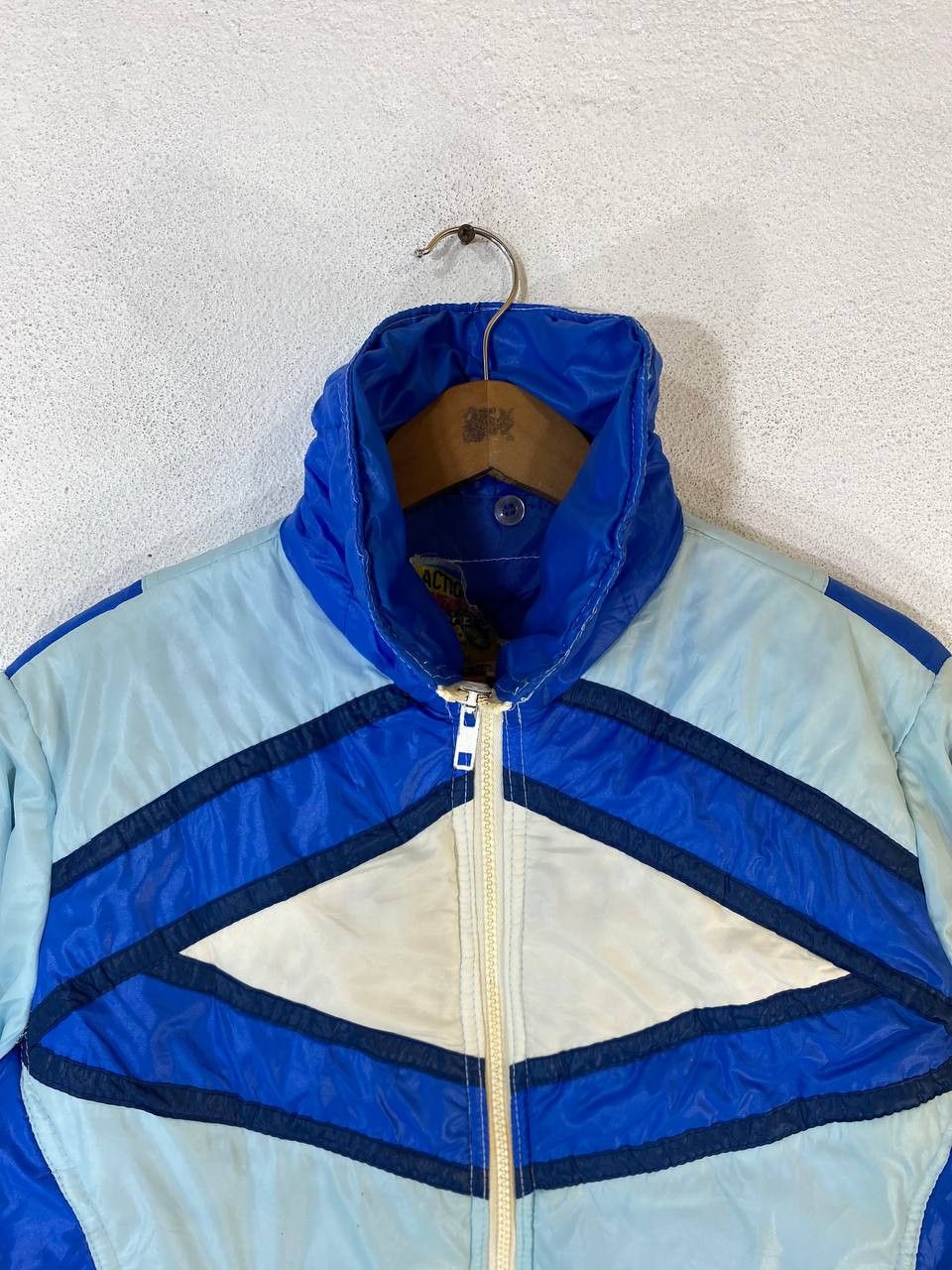 Vintage vintage skiwear retro puffer jacket nice design Size US L / EU 52-54 / 3 - 2 Thumbnail
