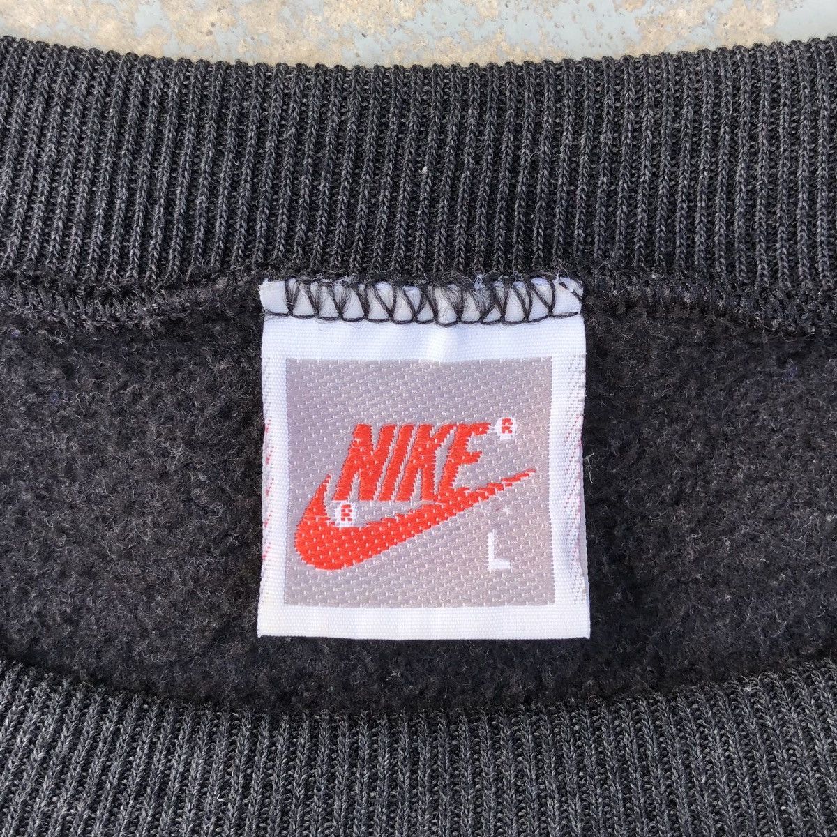 Nike Vintage Nike Air Jordan Michael Jordon Sun Faded Sweatshirts Size US L / EU 52-54 / 3 - 14 Thumbnail