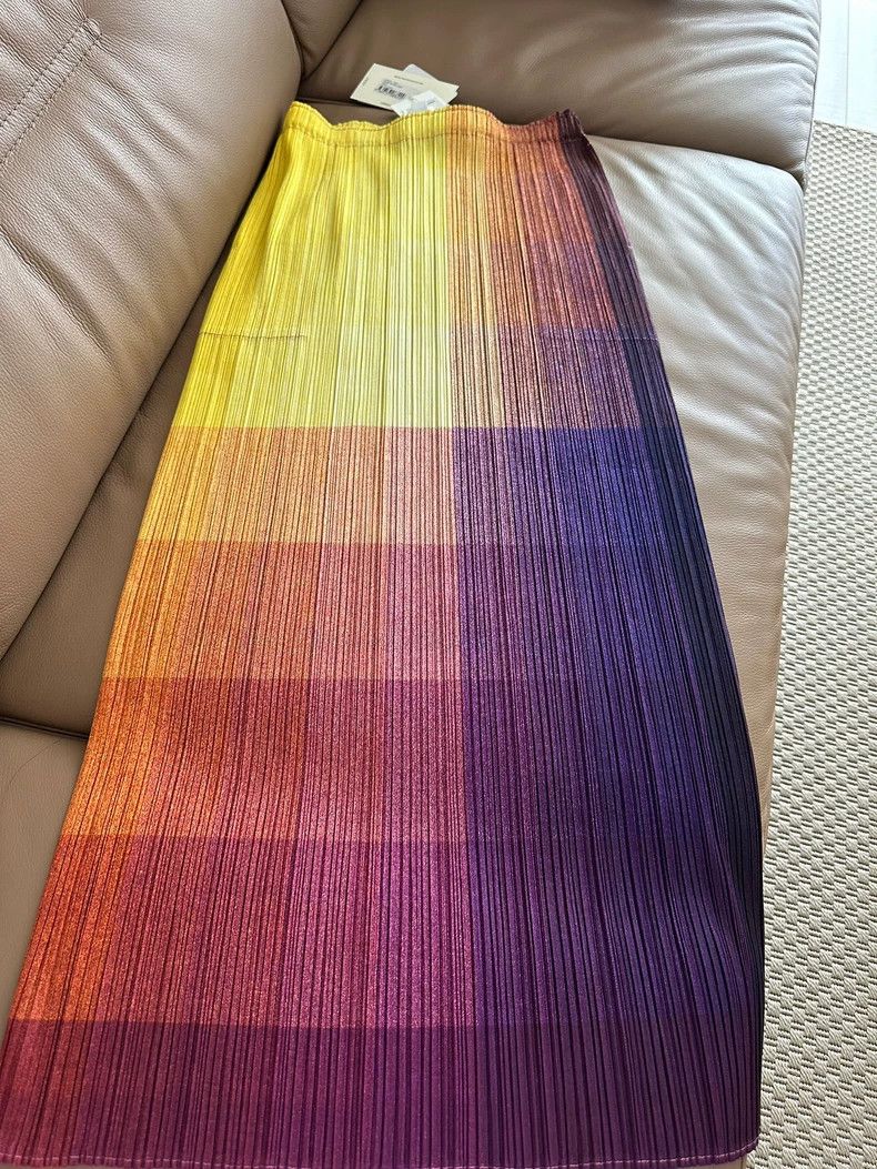 Issey Miyake Issey Miyake Pleated Gradient Midi Skirt - dmc Size 26" / US 2 / IT 38 - 1 Thumbnail