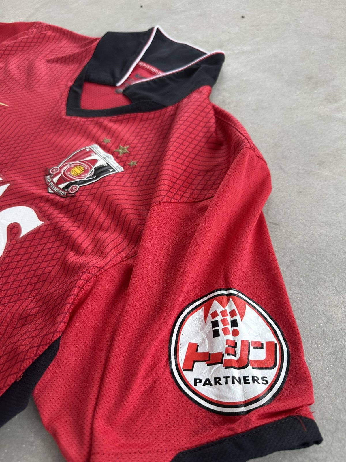 Nike × Vintage VINTAGE 2011 J.LEAGUE URAWA RED DIAMONDS HOME JERSEY Size US XL / EU 56 / 4 - 4 Thumbnail