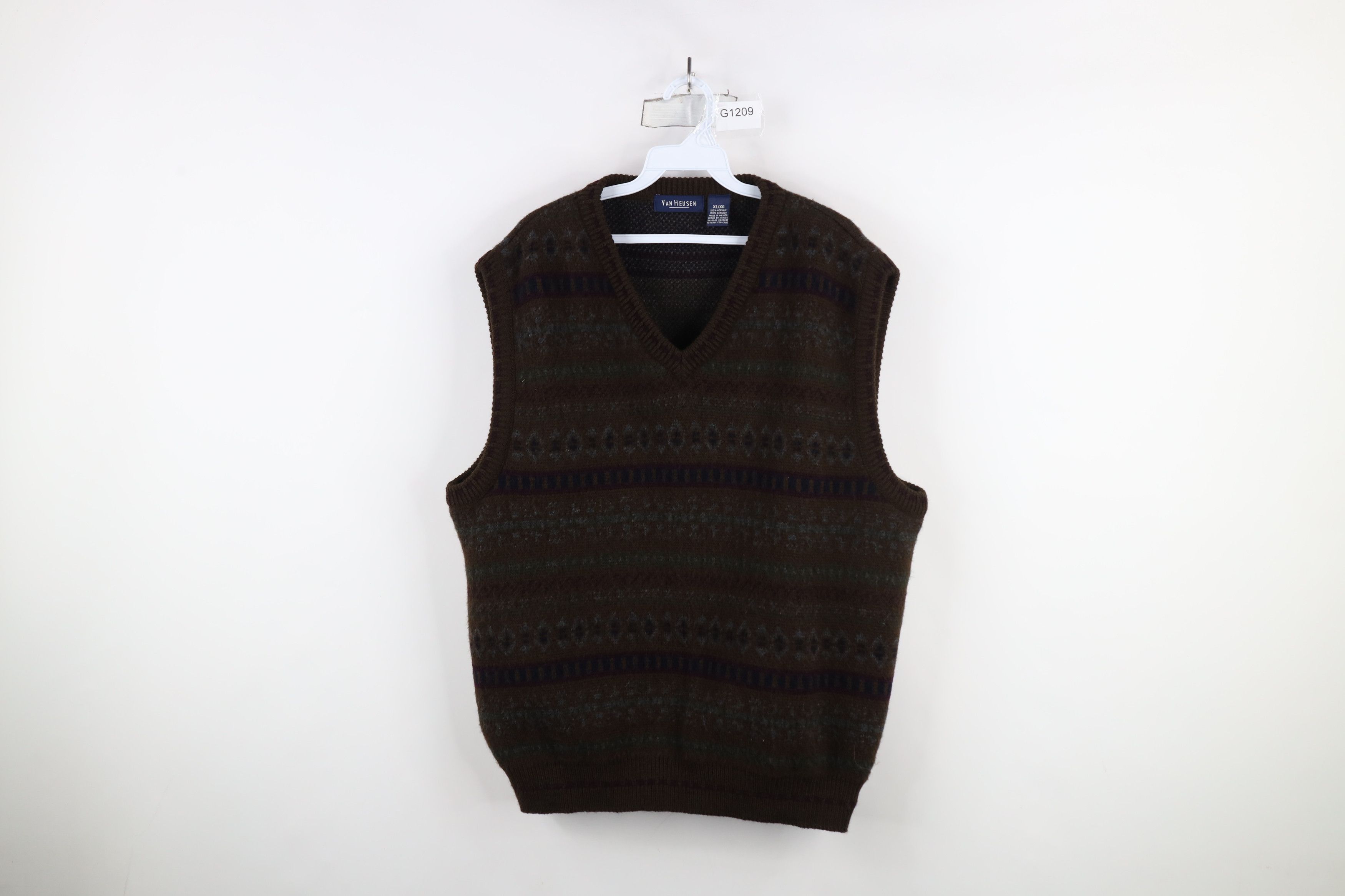 Vintage Vintage 90s Streetwear Fair Isle Knit V-Neck Sweater Vest Size US XL / EU 56 / 4 - 1 Thumbnail