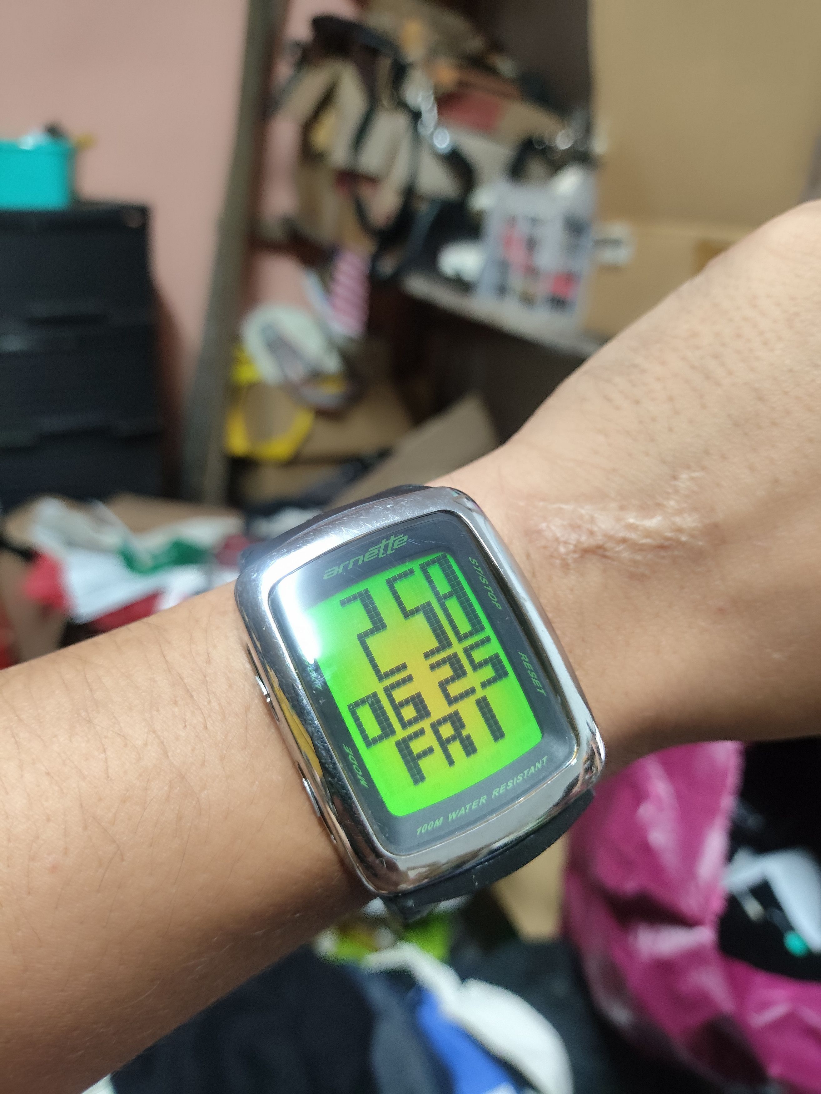 Japanese Brand VINTAGE (ARNETTE ARD2002) DIGITAL WATCH. BIG TANK DESIGN Size ONE SIZE - 5 Thumbnail
