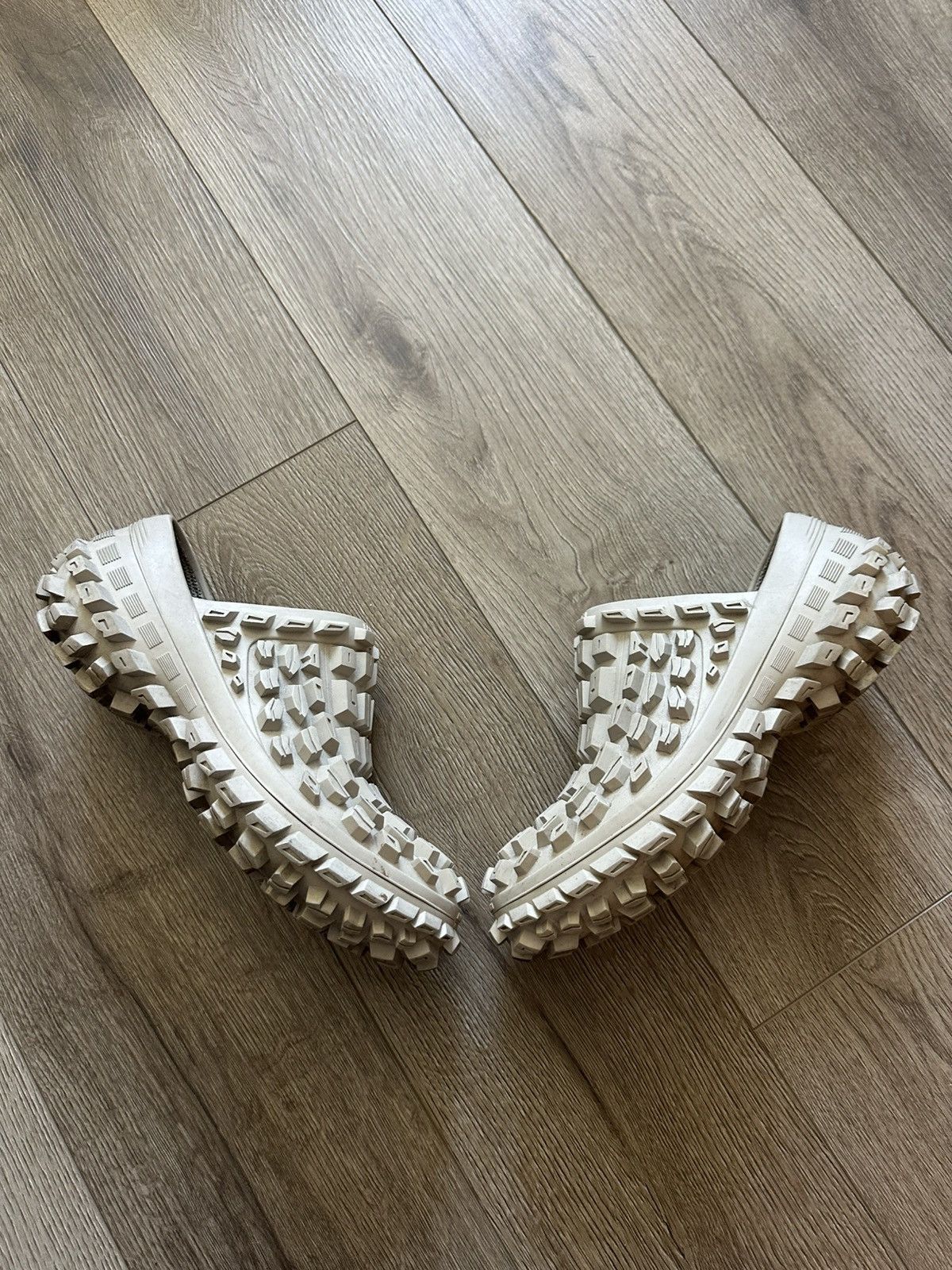 サンダル・ミュール BALENCIAGA SS22 SANDALWOOD THE SHITS (694342_WAD4E5081) BALENCIAGA SS22 SANDALWOOD THE SHITS (694342_WAD4E5081