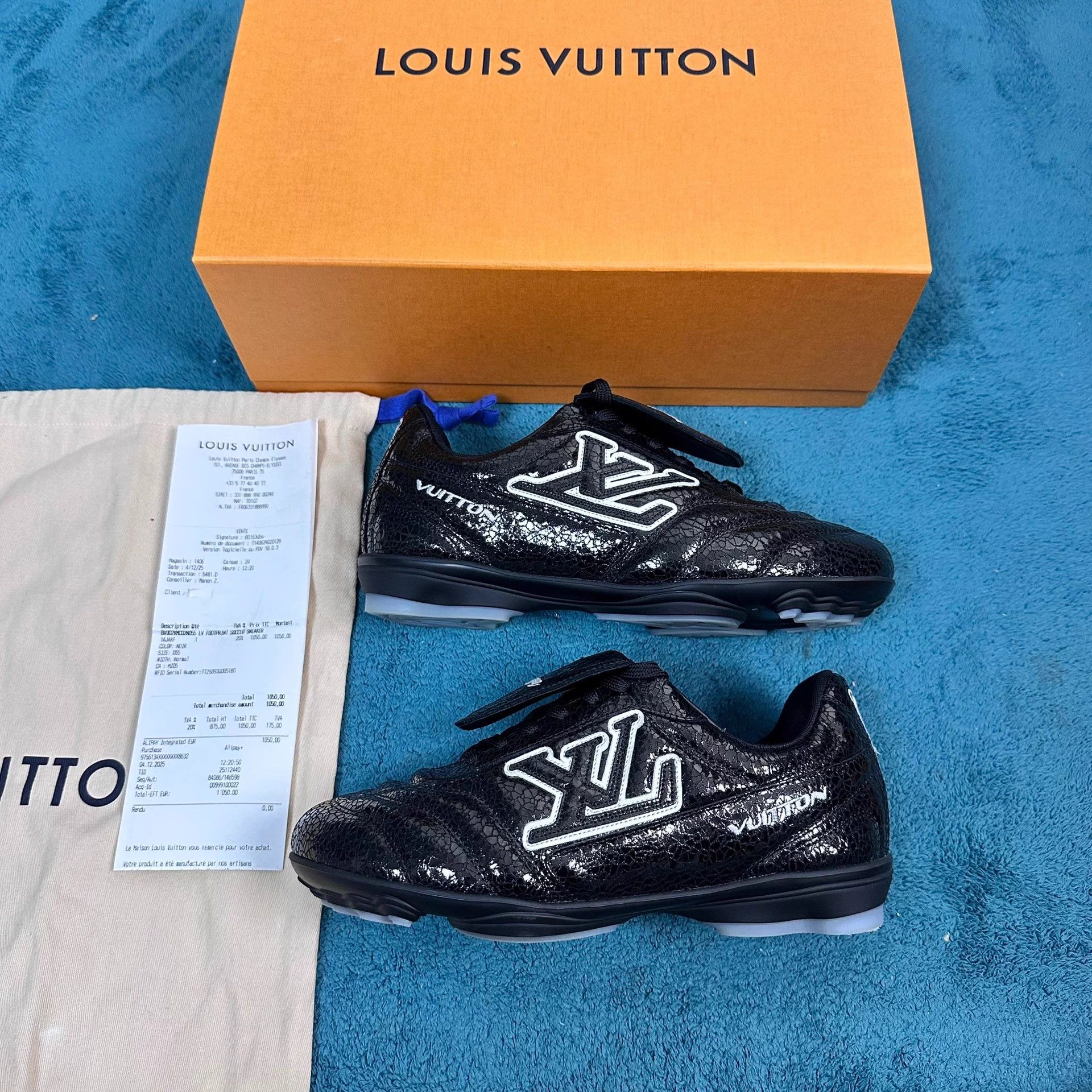 Louis Vuitton LV Footprint Soccer Patent Low-Top Sneakers Black Size US 8 / IT 38 - 2 Thumbnail