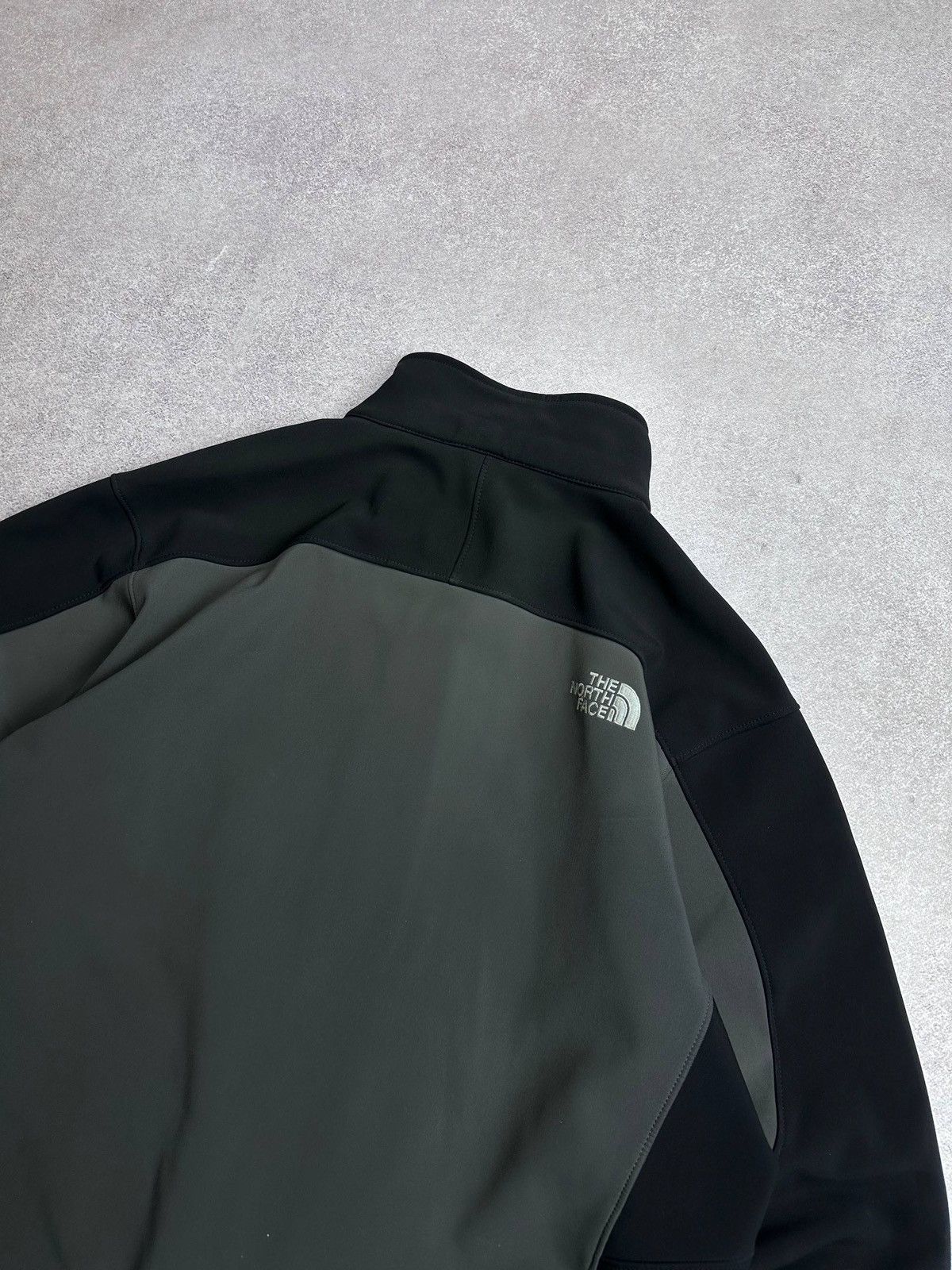 The North Face Vintage The North Face Softshell Windstopper Jacket Mens L Size US L / EU 52-54 / 3 - 4 Thumbnail