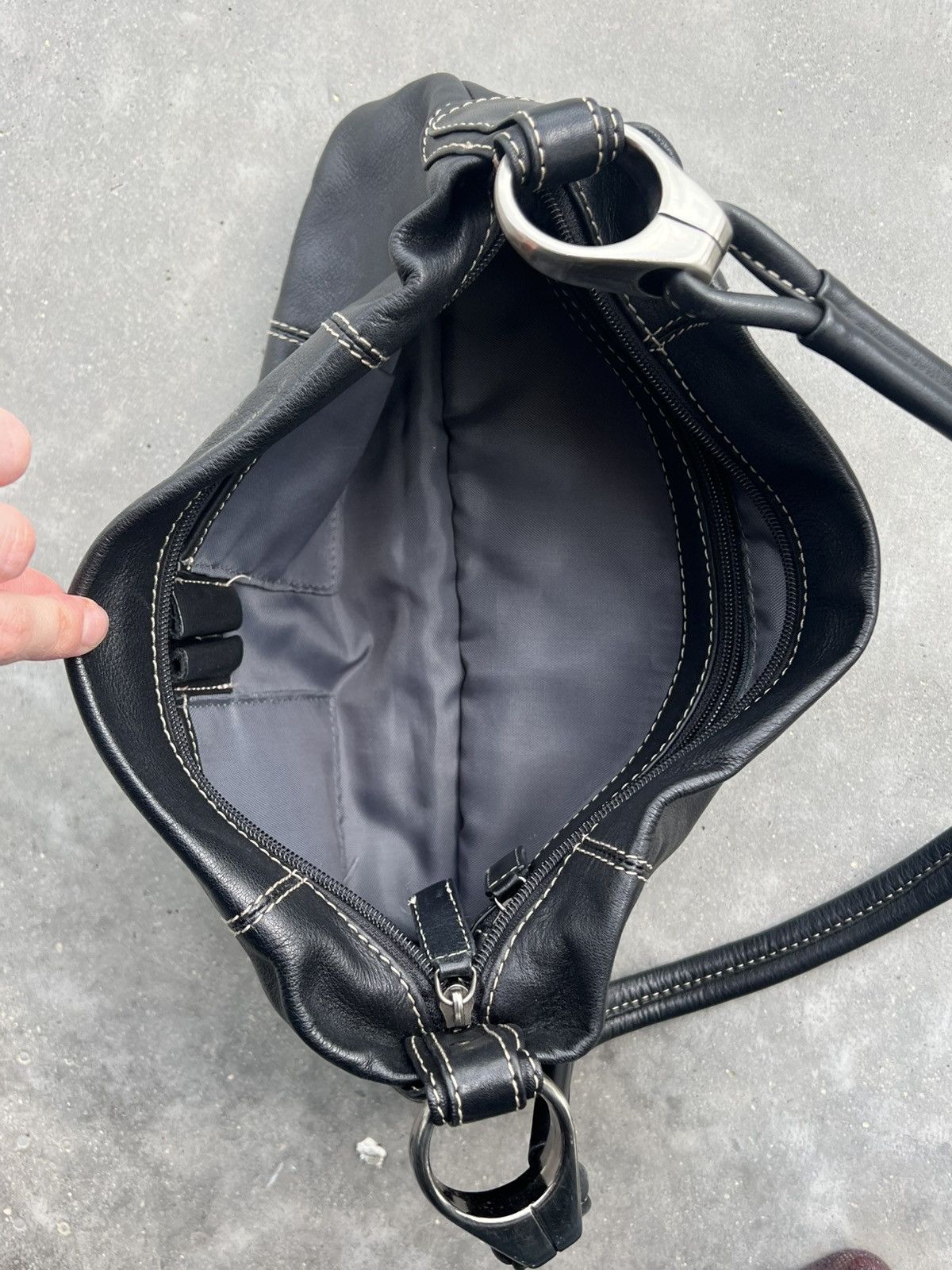 Vintage 🕷️super cool black leather shoulder bag Size ONE SIZE - 5 Thumbnail