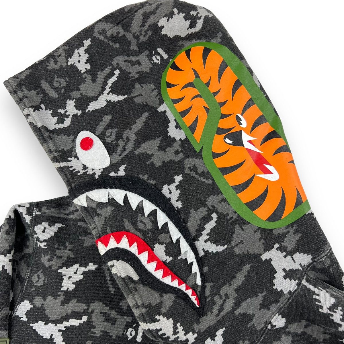 Bape Bape Digi Camo Shark Pullover Hoodie Size US XL / EU 56 / 4 - 3 Thumbnail