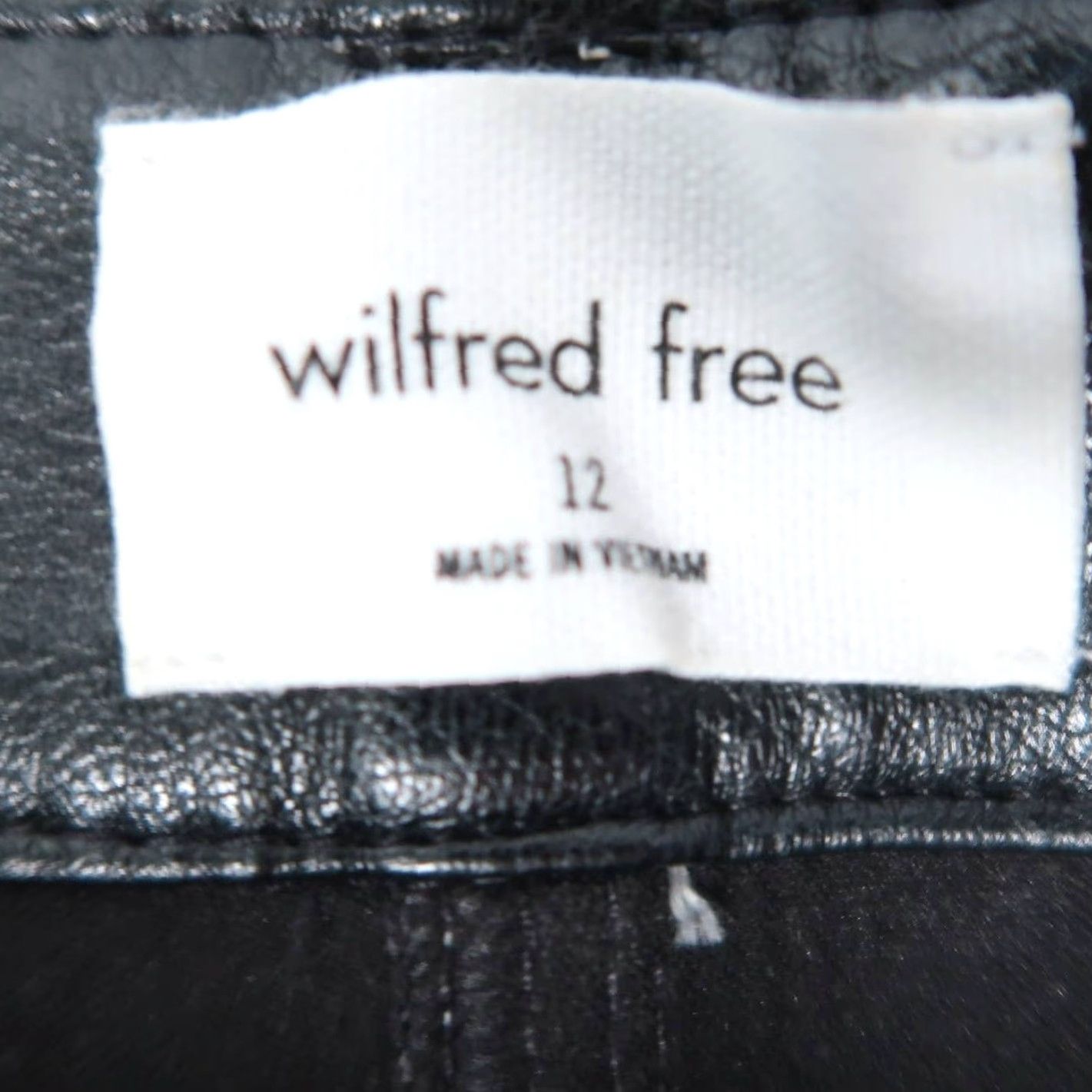 Vintage VINTAGE Wilfrid Free Aritzia black faux leather straight leg pants 12 Size 34" / US 12 / IT 48 - 5 Thumbnail