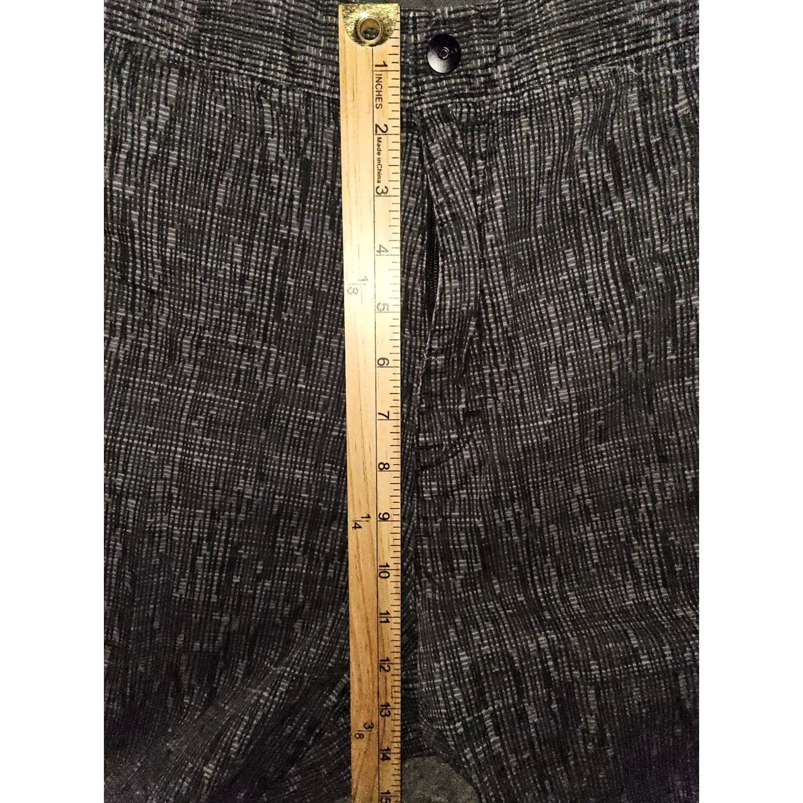 Calvin Klein Calvin Klein Chino Shorts Mens 38 High Rise Gray Flat Front 10 In Inseam Pockets Preppy Casual Regular Mens Size US 38 / EU 54 - 4 Thumbnail