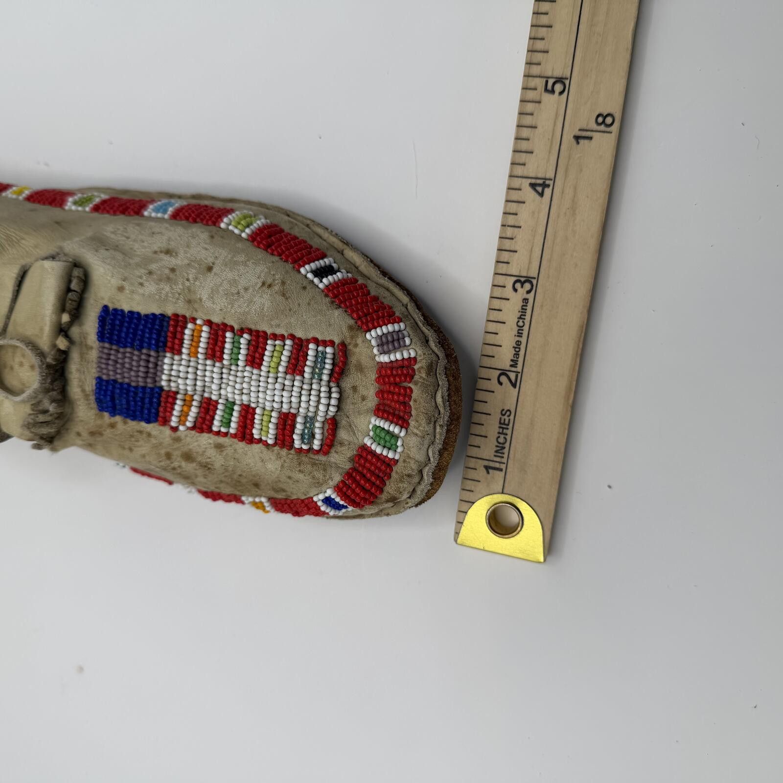 The Unbranded Brand Northern Plains Moccasins Unisex Sioux Plains Hide Beaded Size ONE SIZE - 8 Thumbnail