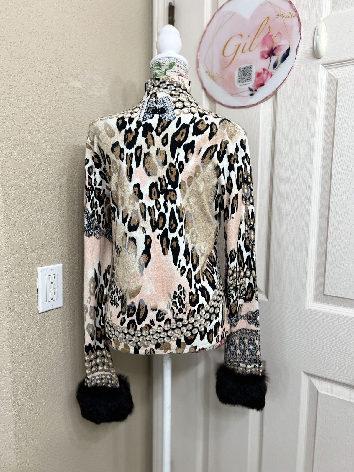 Boston Proper Boston Proper Leopard Print Faux-Fur Cuff Turtleneck blouse Size L / US 10 / IT 46 - 3 Thumbnail