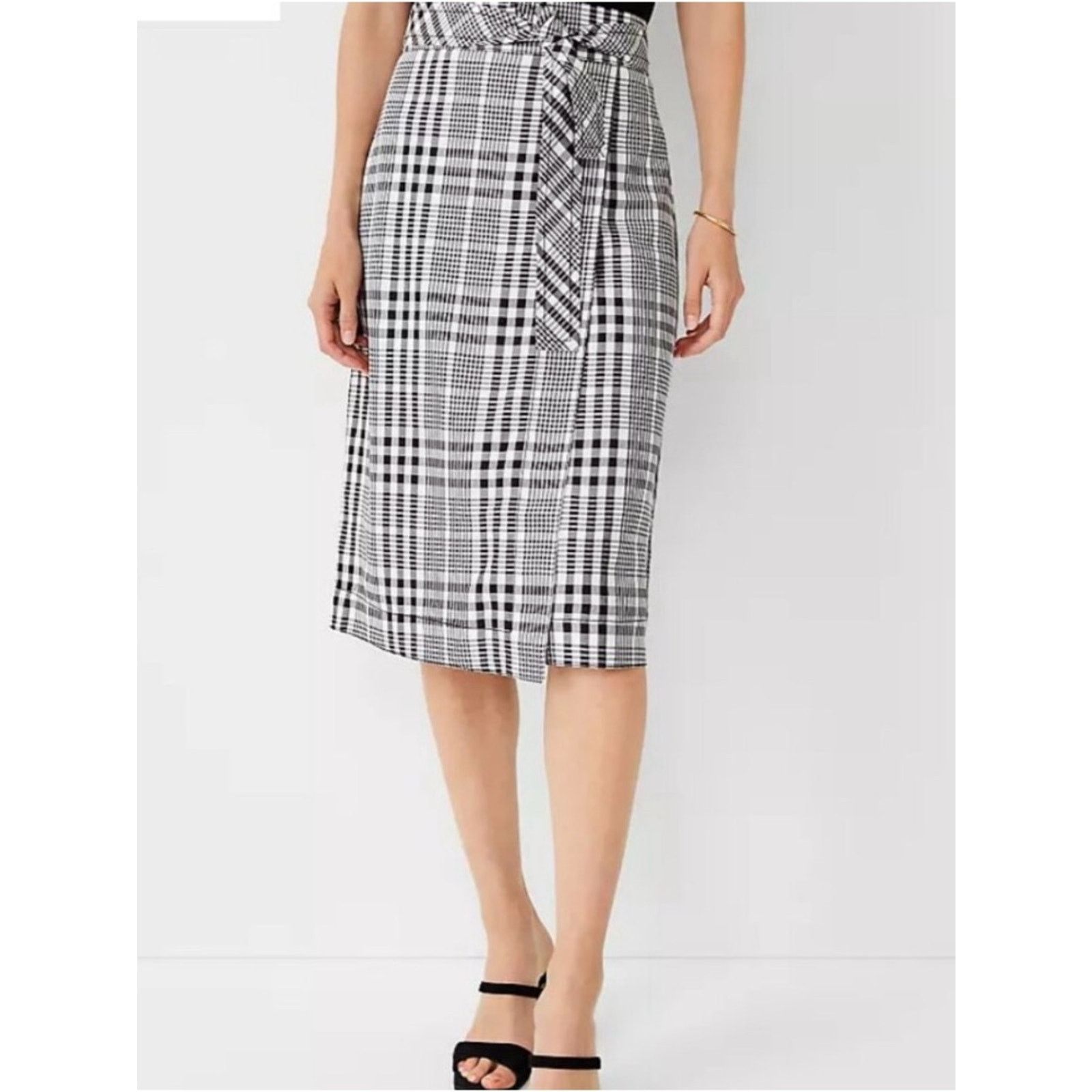 Ann Taylor Ann Taylor Black White Wrap Plaid Pencil Skirt 8 FULLY LINED Size 30" / US 8 / IT 44 - 1 Thumbnail