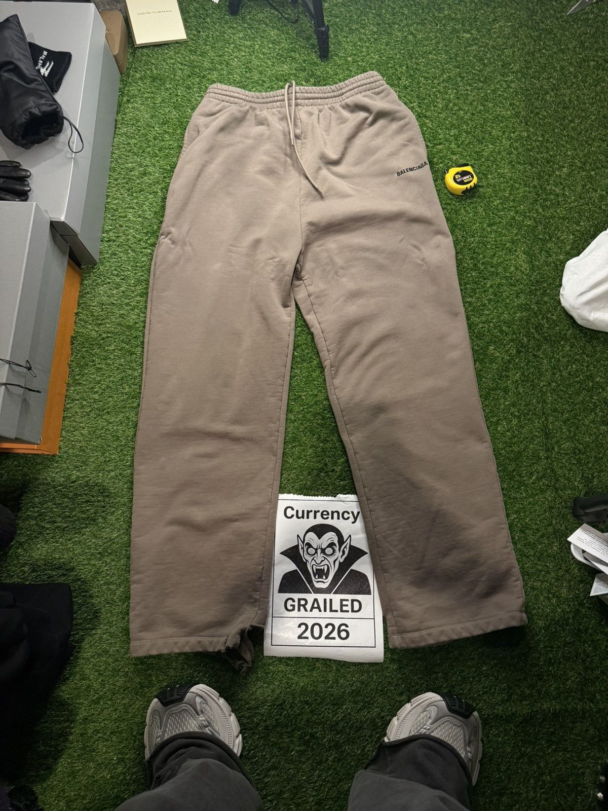 Balenciaga Balenciaga Logo Over Sized Sweatpants Size US 30 / EU 46 - 1 Thumbnail