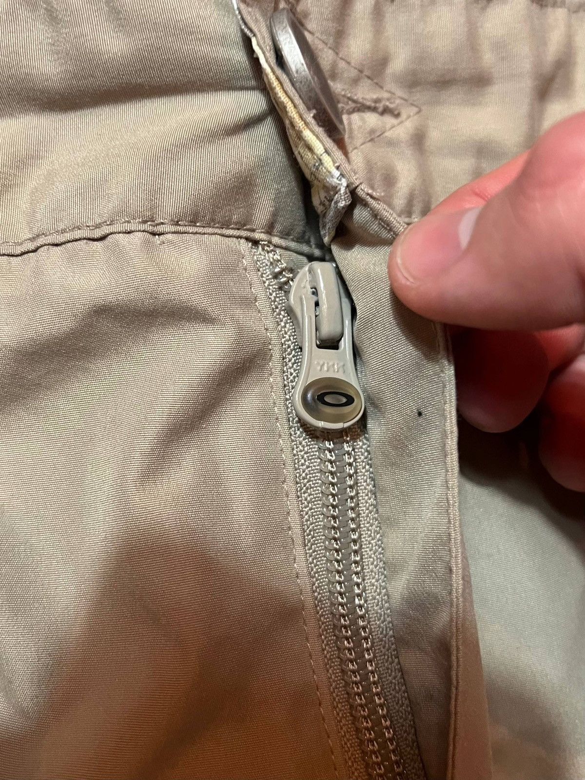 Oakley Oakley Vintage Cargo Shorts Utility Tech Beige Size 33 Size US 33 - 10 Thumbnail