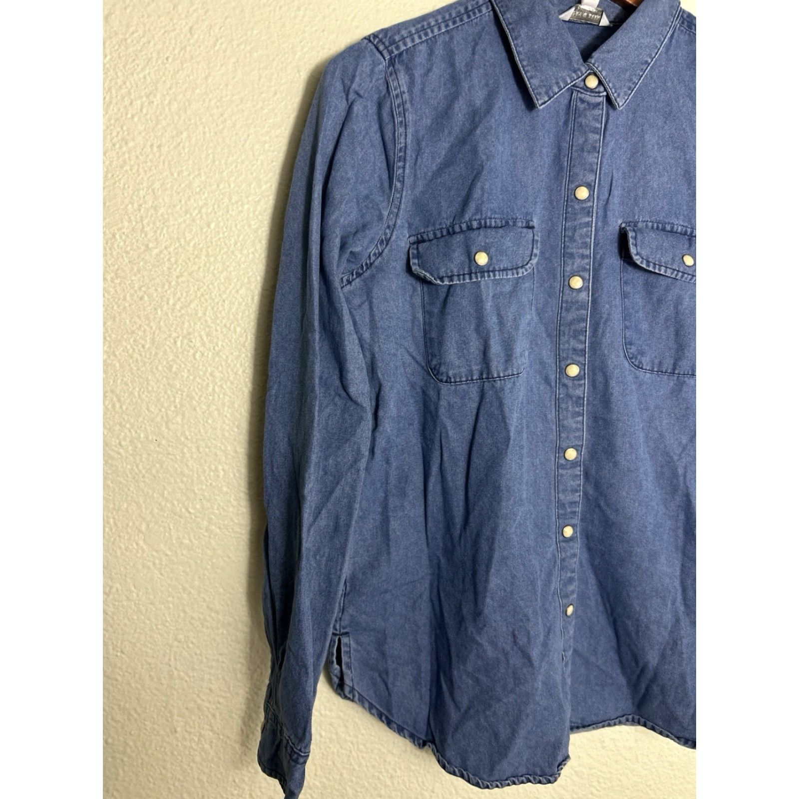 Lucky Brand Lucky Brand Chambray Denim Button-Up Shirt Small Women Regular Blue Long Sleeve Collared Pocket Bohemian Western Casual Size S / US 4 / IT 40 - 2 Thumbnail