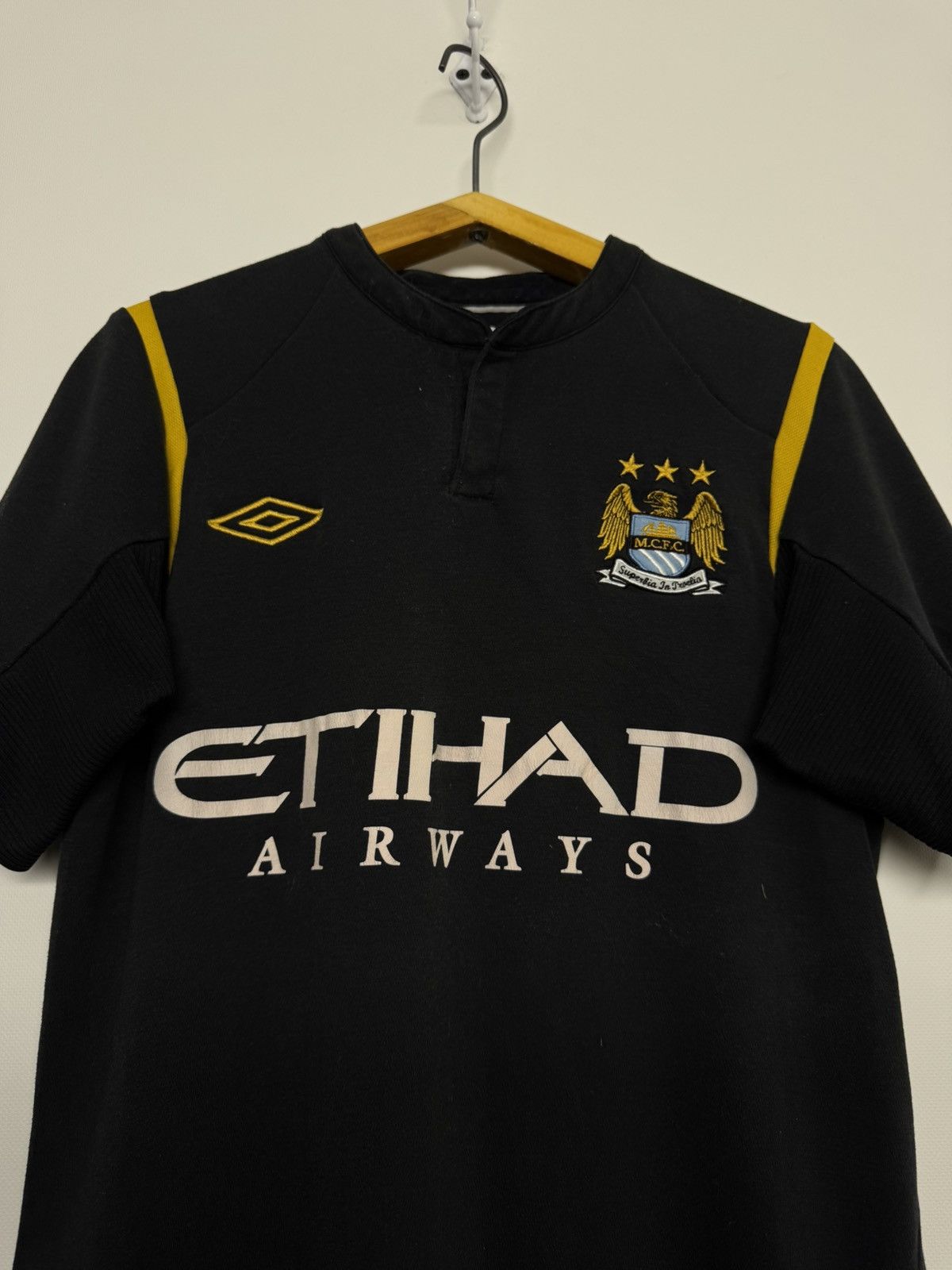 Umbro Vintage Umbro Manchester City 2009 Away Shirt Soccer Jersey Size US S / EU 44-46 / 1 - 2 Thumbnail
