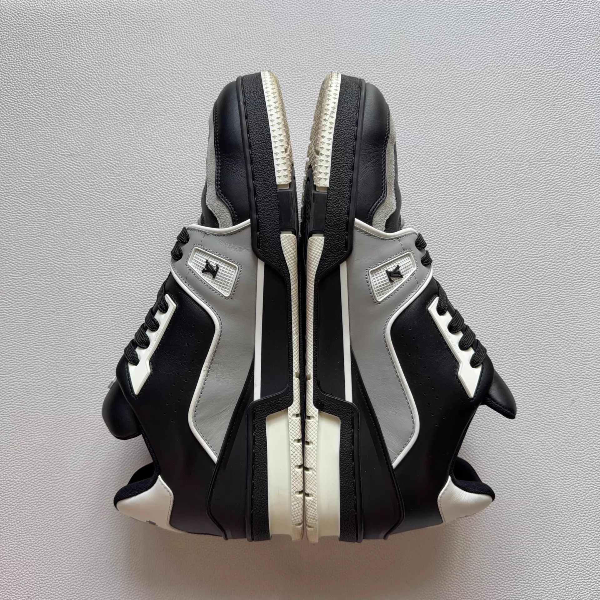 Louis Vuitton LV Trainer Black/Gray Cement US9/EU43 Mint Size US 10 / EU 43 - 5 Thumbnail