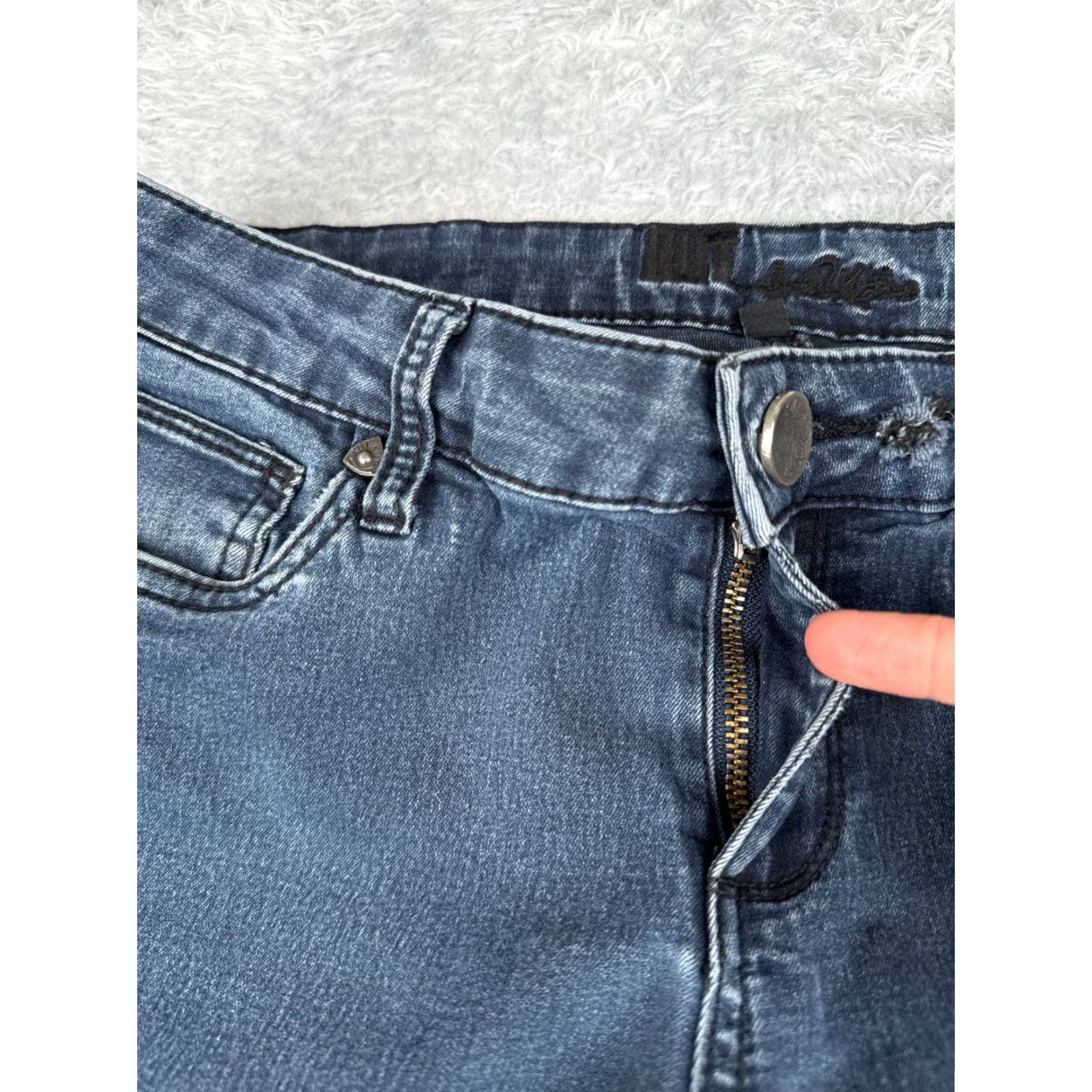 Vintage KUT from the Kloth Jeans Womens 8 Blue Denim Medium Wash Bootcut Flare 30x30 Adult Regular Size 30 Blue 90s? (No, avoid adding decade unless given) Size 30" / US 8 / IT 44 - 5 Thumbnail