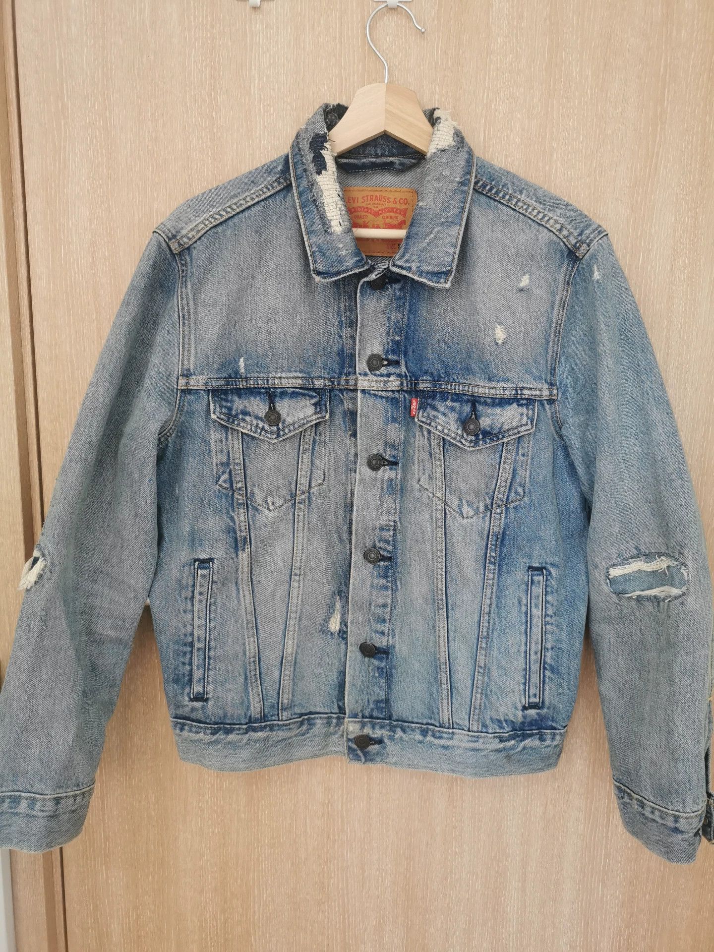 Levi's Levi's Distressed Patch Denim Jacket Size US S / EU 44-46 / 1 - 1 Thumbnail