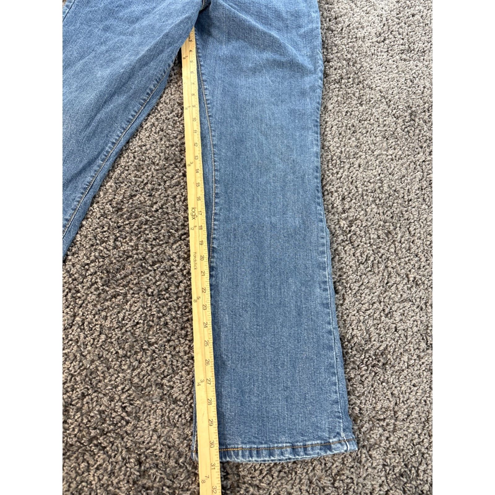 Levi's VINTAGE Levi’s 550 Relaxed Bootcut Jeans Women 28x31 Med Wash Blue 28in 31in Mens Girls Size ONE SIZE - 2 Thumbnail