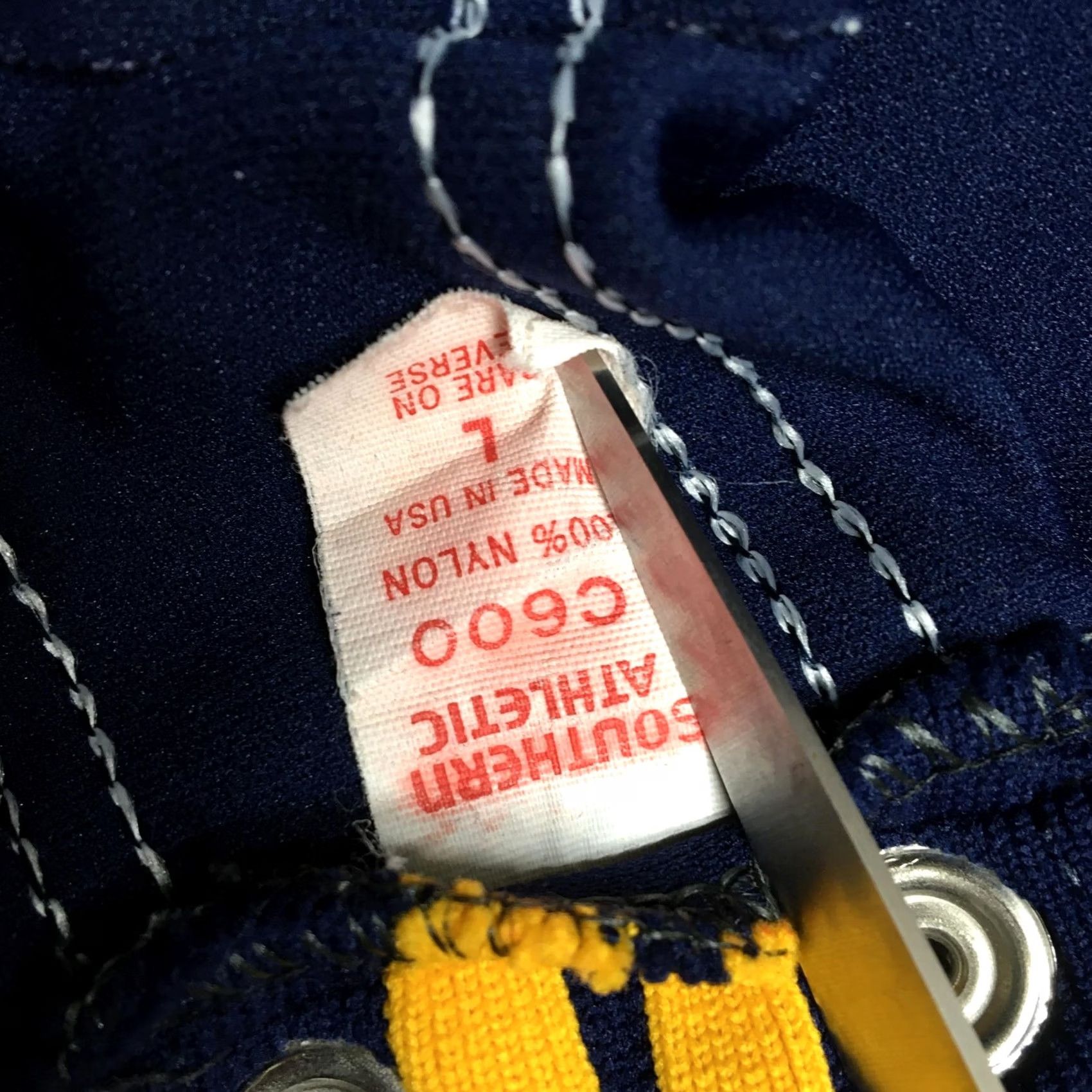 Vintage VINTAGE Southern Athletic Shorts Mens Large Navy Blue Gold Striped Waistband USA 80s Size US 33 - 5 Thumbnail