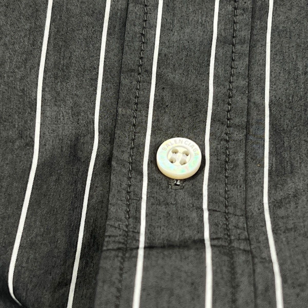 Balenciaga BALENCIAGA 2022 Spring Demna BB Corp Twisted Swing Shirt Size US XXS / EU 40 - 3 Thumbnail