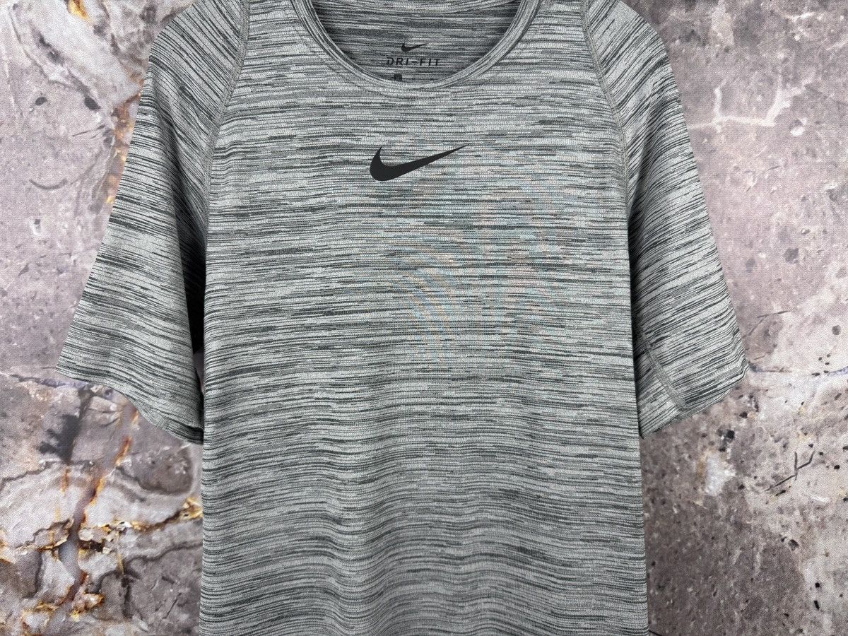 Nike Men’s Nike Pro Compression Training Shirt Size Medium Size US M / EU 48-50 / 2 - 3 Thumbnail