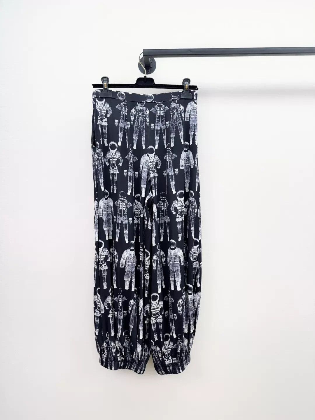 Chanel Chanel Spaceman Silk Print Cuffed Pants 36 Size 26" / US 2 / IT 38 - 6 Thumbnail